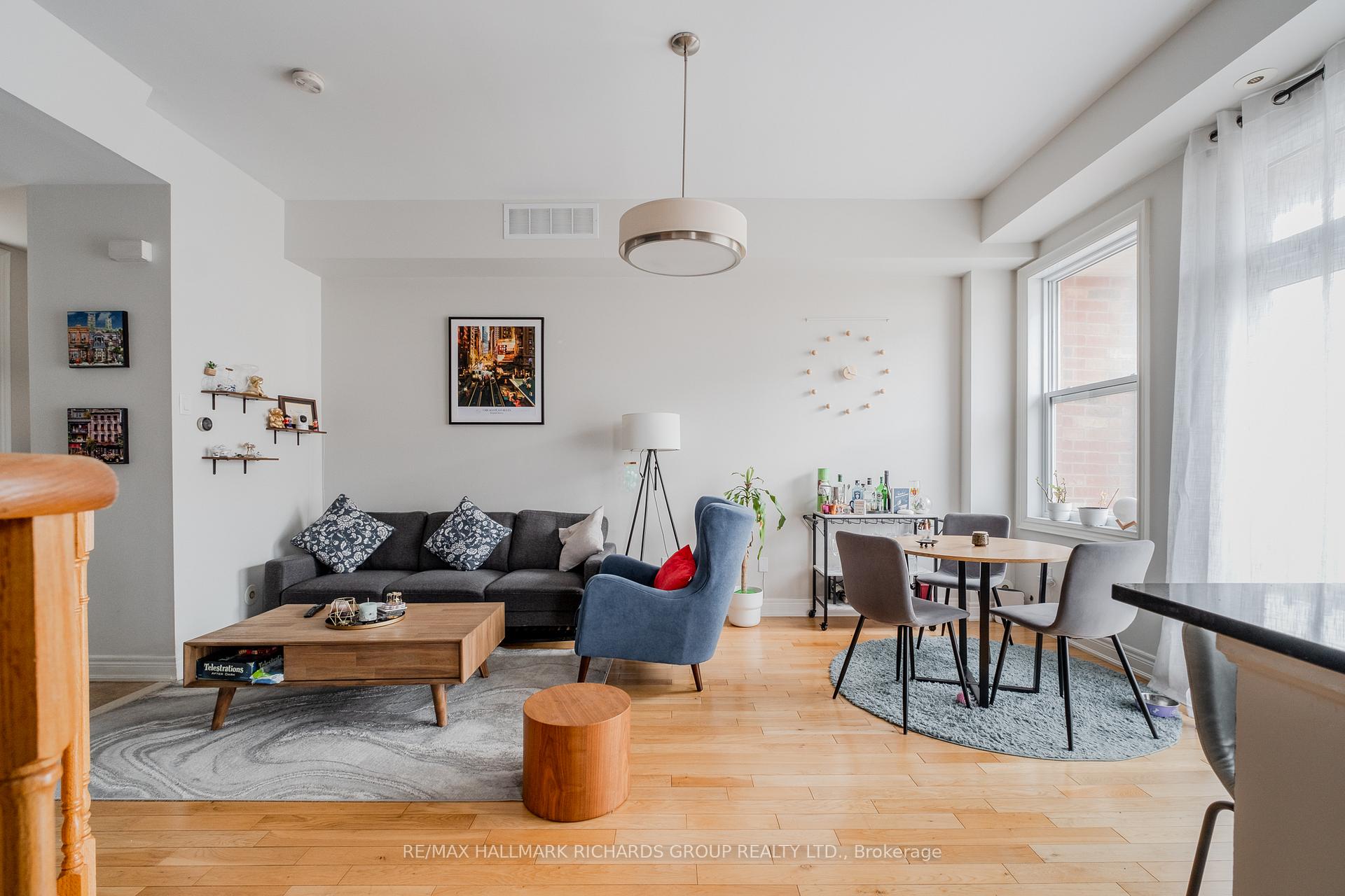 Photo 7 of 30 Fairhead Mews, Toronto, East End-Danforth — HOMEH