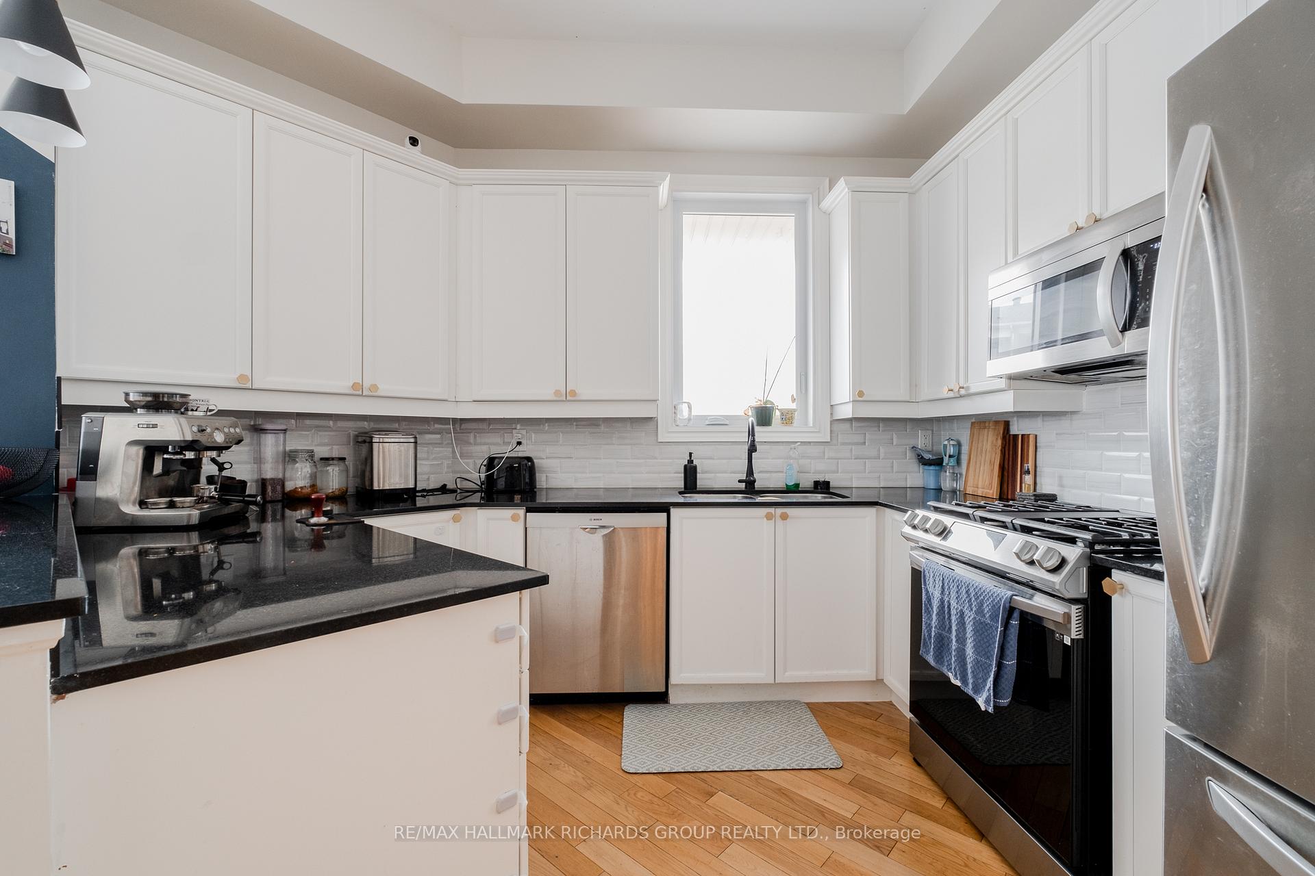 Photo 8 of 30 Fairhead Mews, Toronto, East End-Danforth — HOMEH