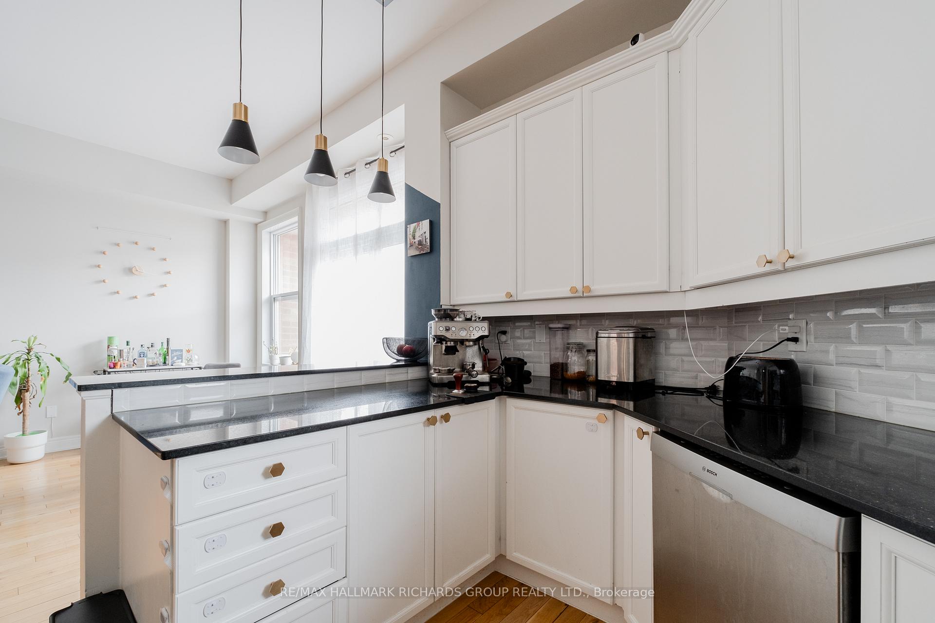 Photo 9 of 30 Fairhead Mews, Toronto, East End-Danforth — HOMEH