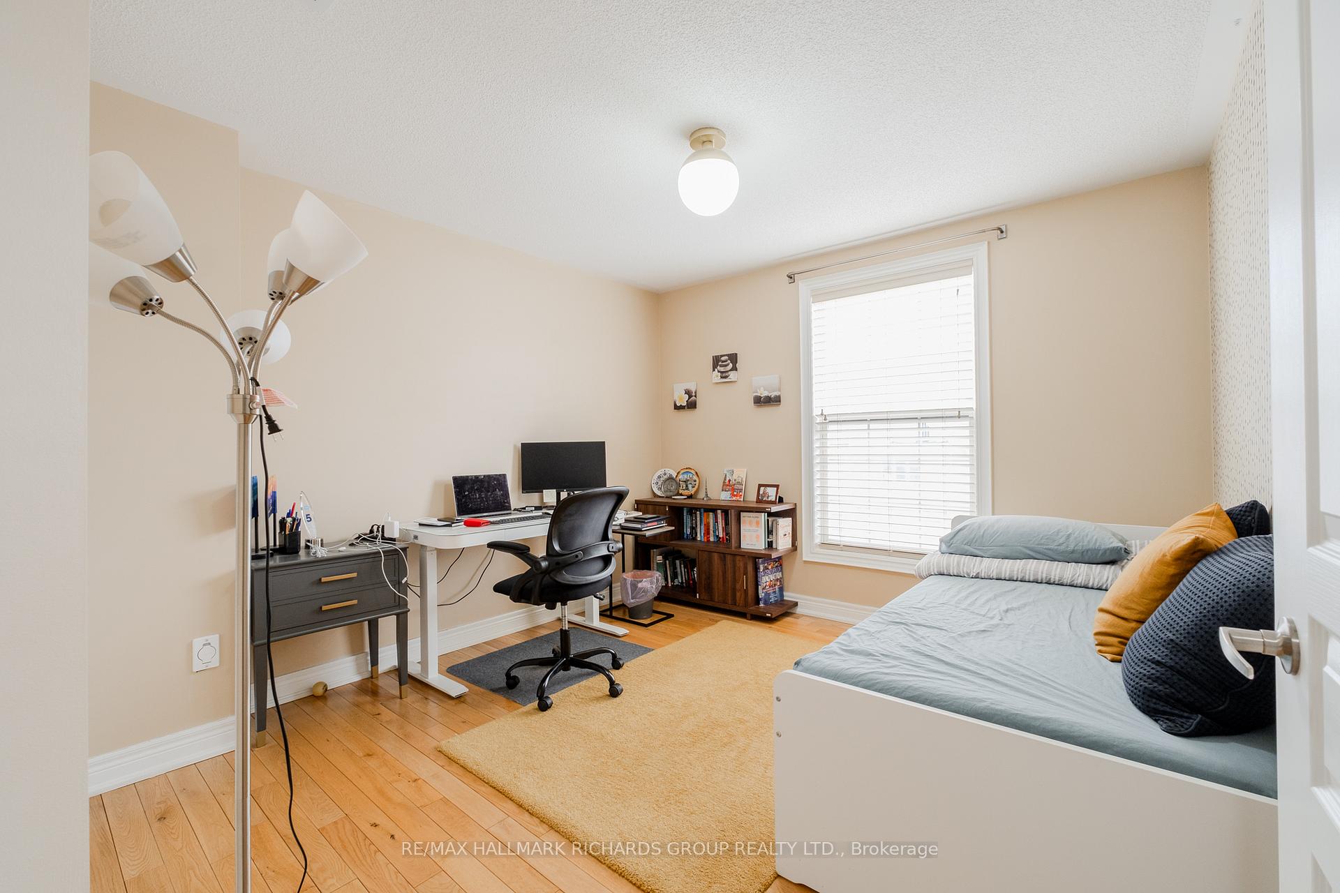 Photo 12 of 30 Fairhead Mews, Toronto, East End-Danforth — HOMEH