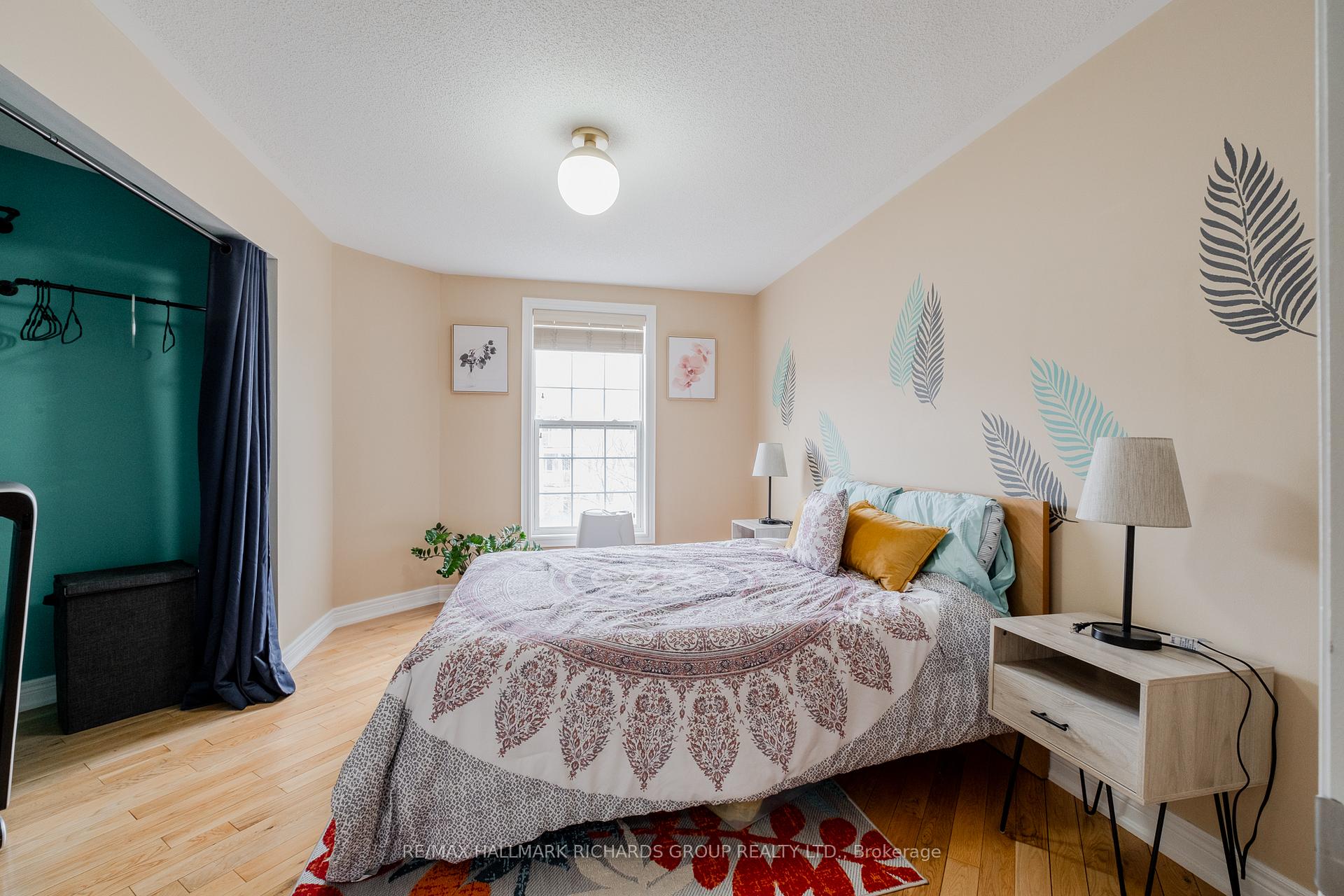 Photo 13 of 30 Fairhead Mews, Toronto, East End-Danforth — HOMEH
