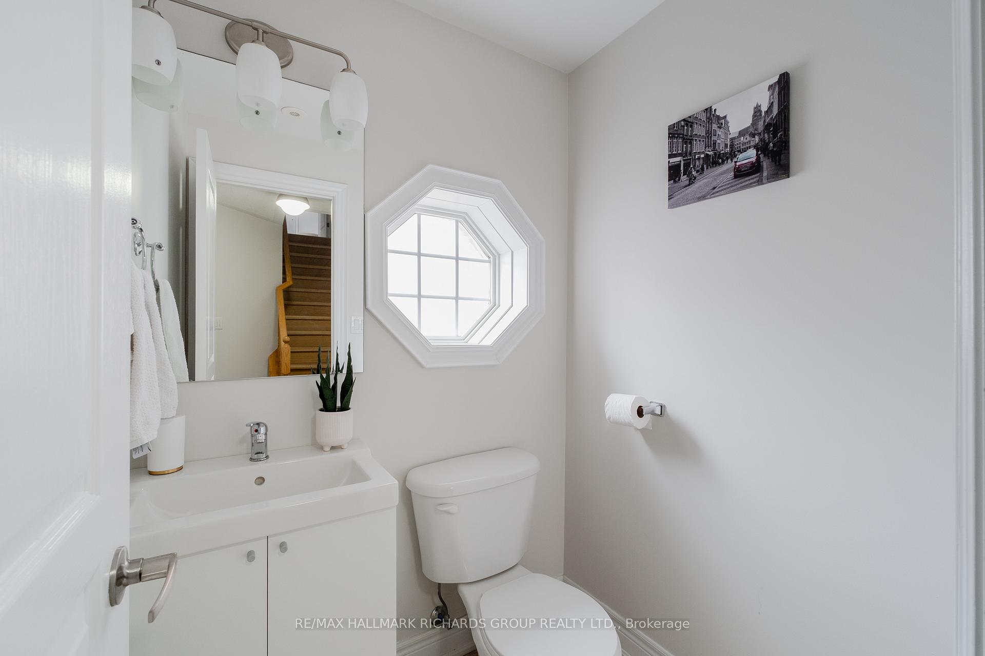 Photo 19 of 30 Fairhead Mews, Toronto, East End-Danforth — HOMEH