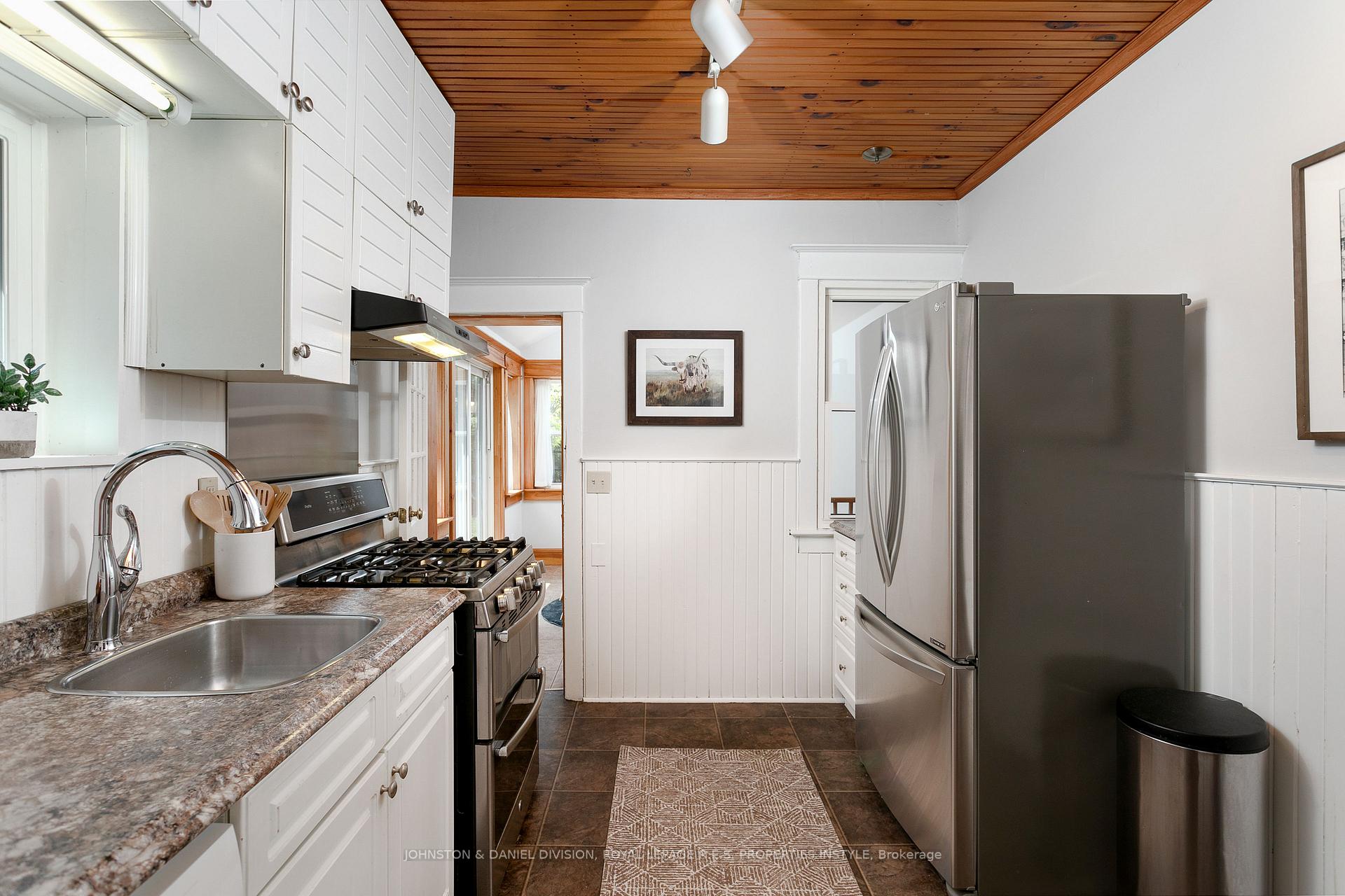 Photo 12 of 96 Barrington Avenue, Toronto, Woodbine-Lumsden — HOMEH