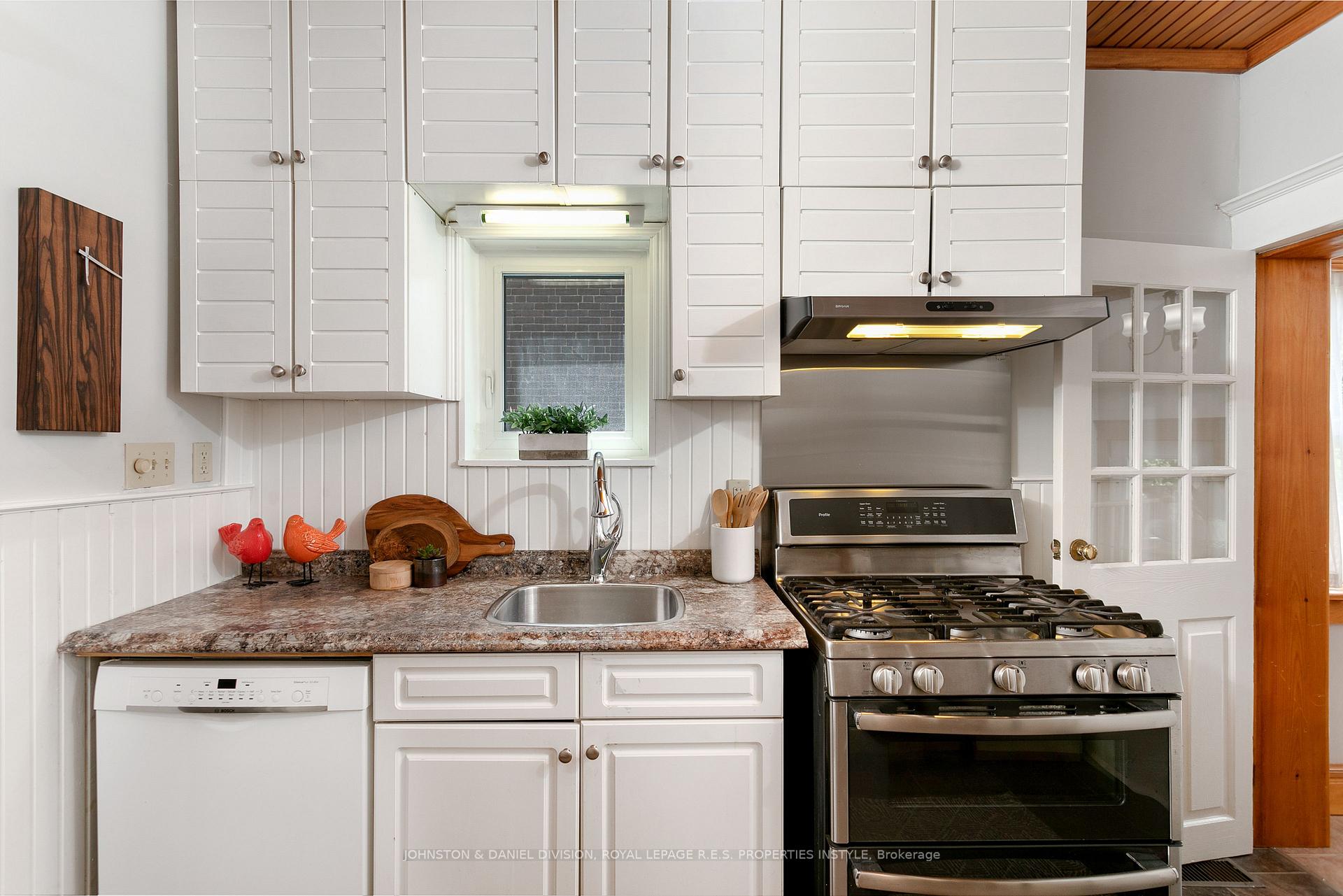 Photo 13 of 96 Barrington Avenue, Toronto, Woodbine-Lumsden — HOMEH