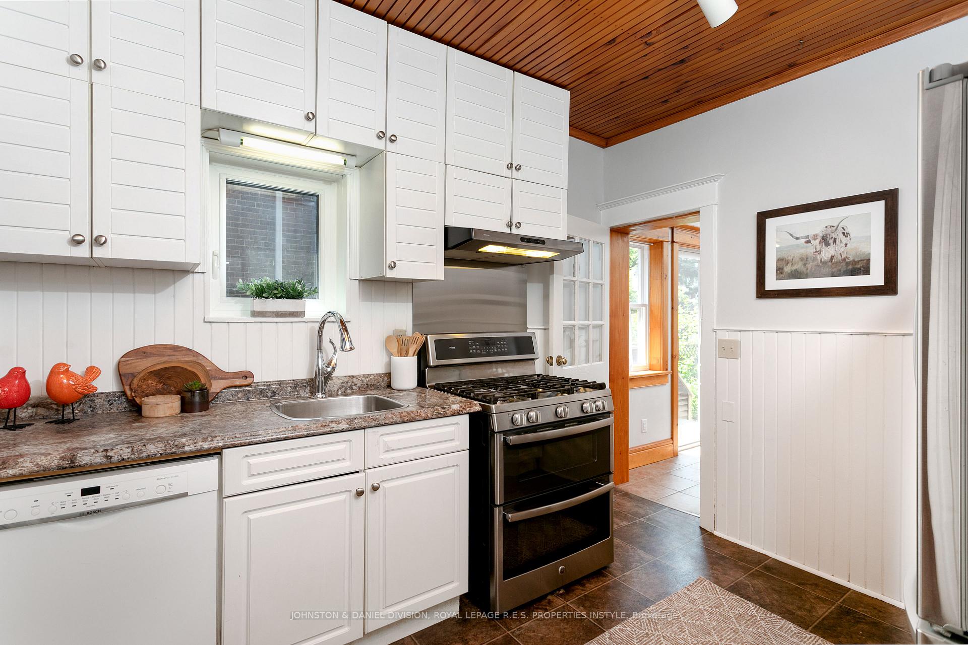 Photo 14 of 96 Barrington Avenue, Toronto, Woodbine-Lumsden — HOMEH