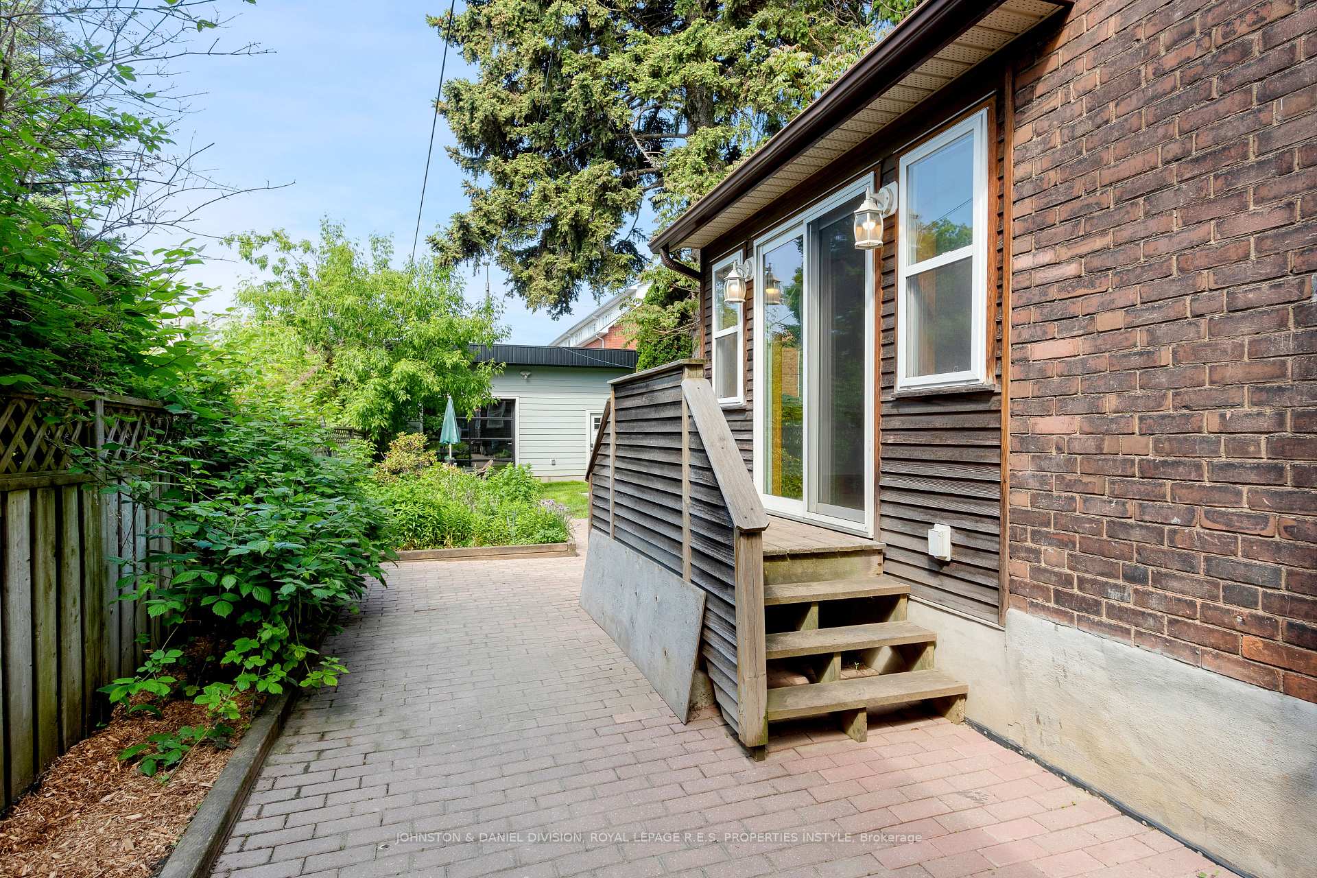 Photo 17 of 96 Barrington Avenue, Toronto, Woodbine-Lumsden — HOMEH