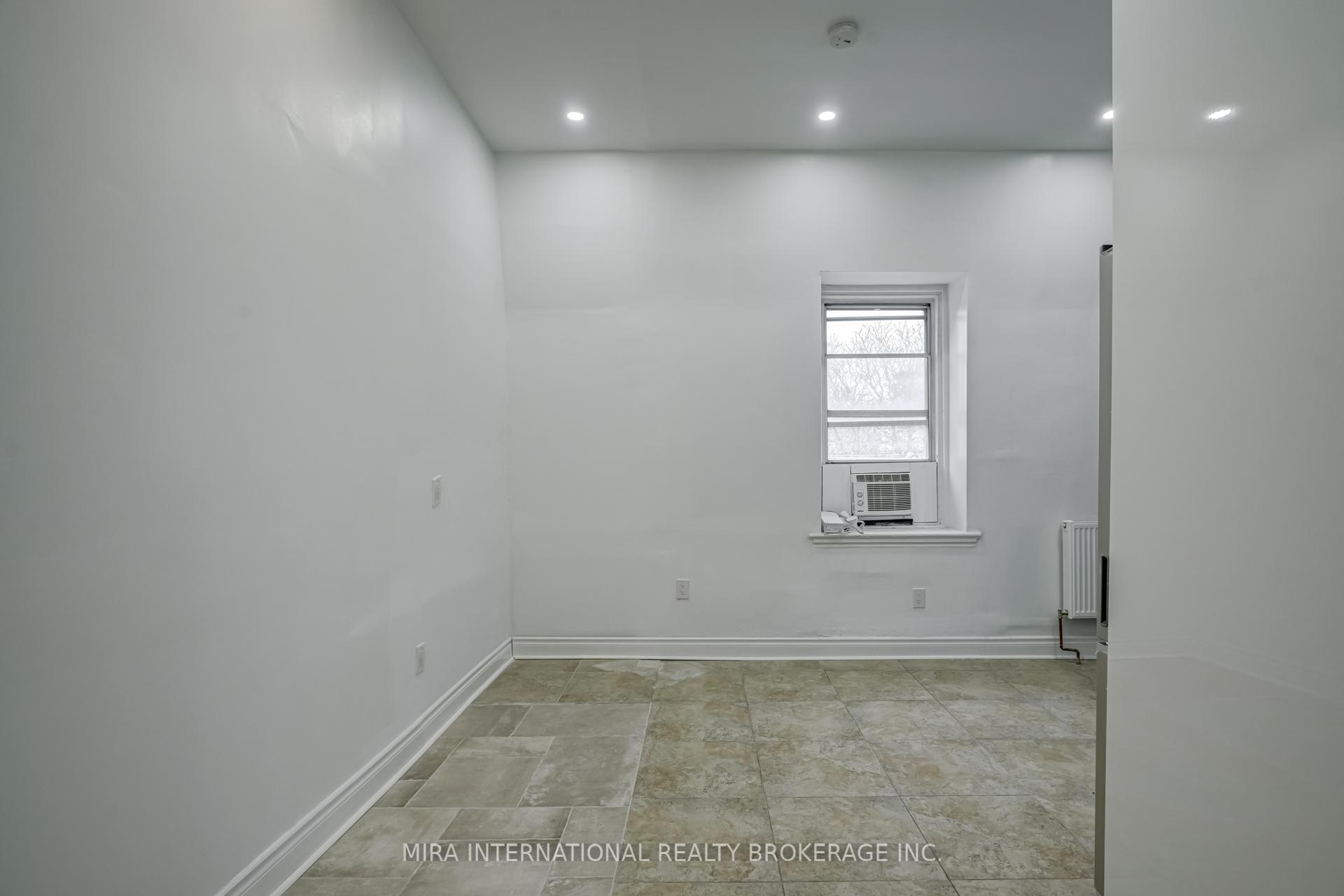 Photo 3 of Unit 302, 180 Sherbourne Street, Toronto, Moss Park — HOMEH