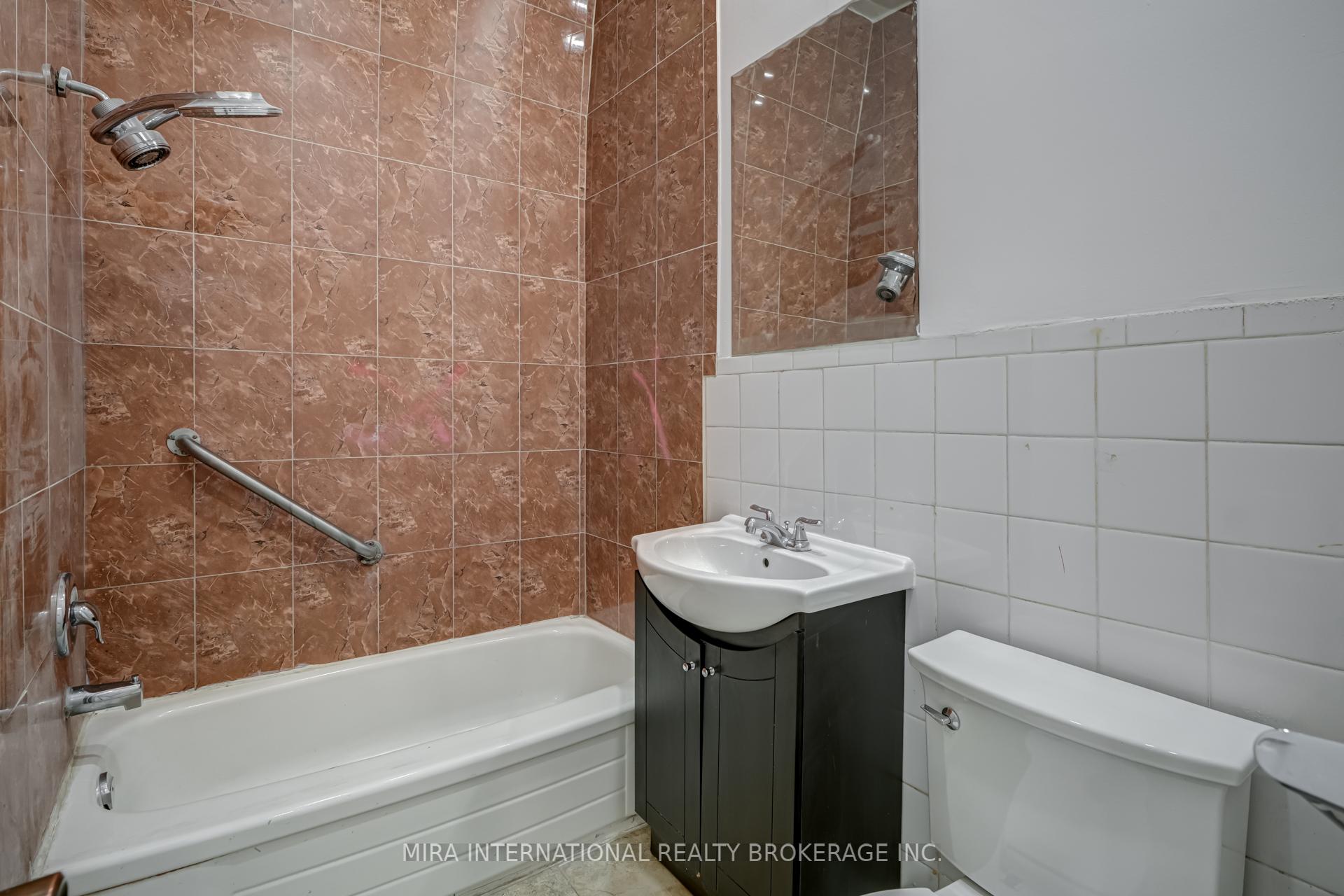 Photo 8 of Unit 302, 180 Sherbourne Street, Toronto, Moss Park — HOMEH