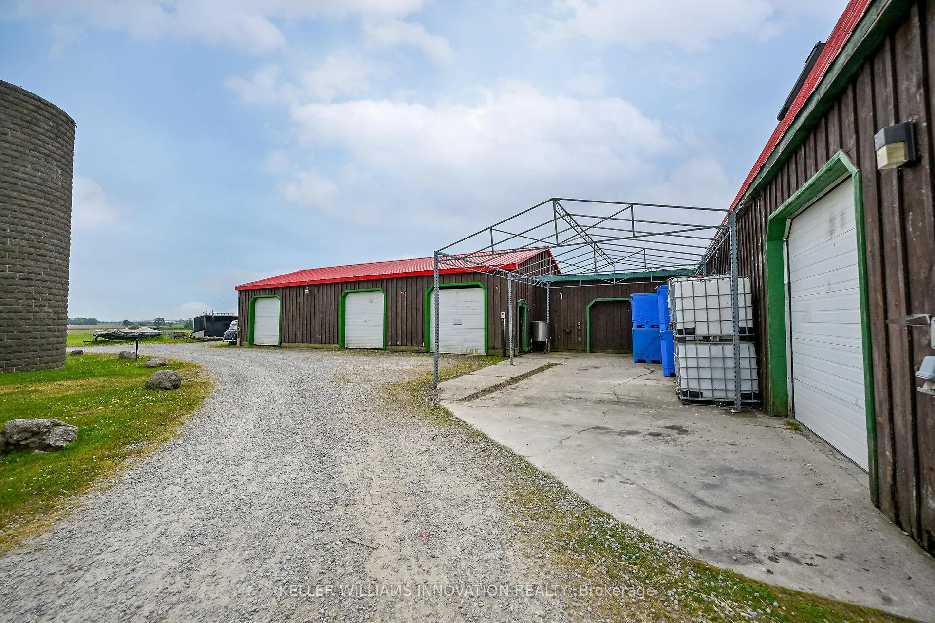 Photo 10 of 3749 Walker Road, Lincoln, Beamsville — HOMEH
