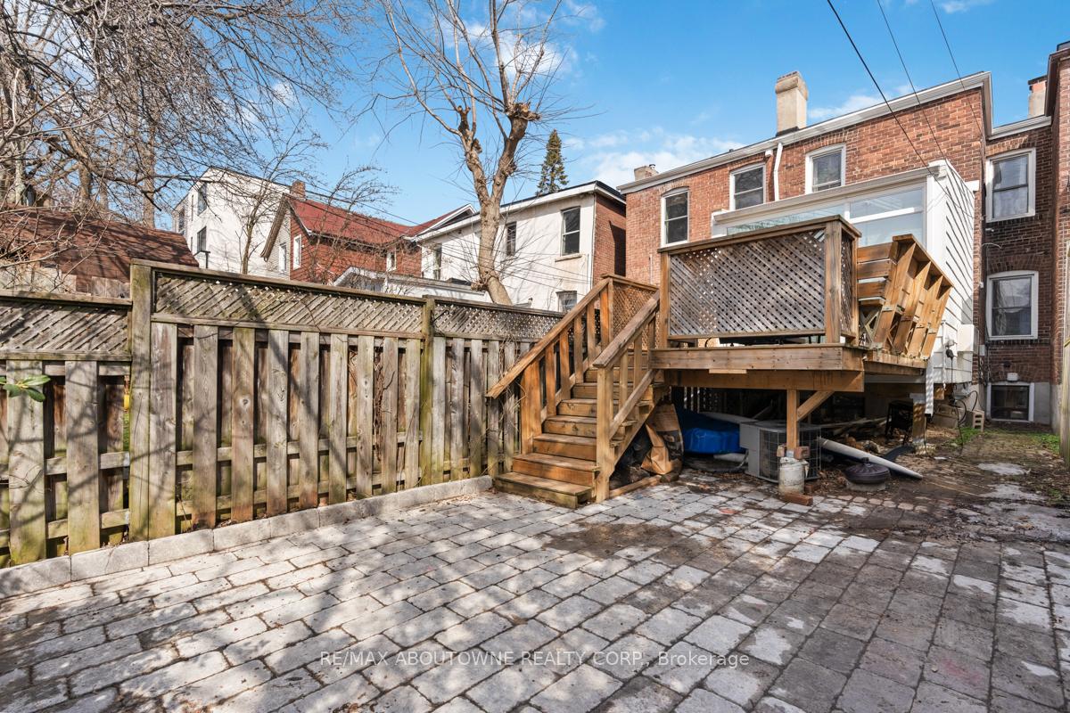 Photo 9 of 250 Lee Avenue, Toronto, The Beaches — HOMEH