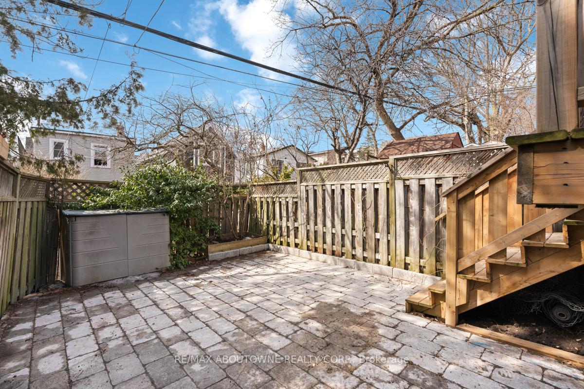 Photo 10 of 250 Lee Avenue, Toronto, The Beaches — HOMEH