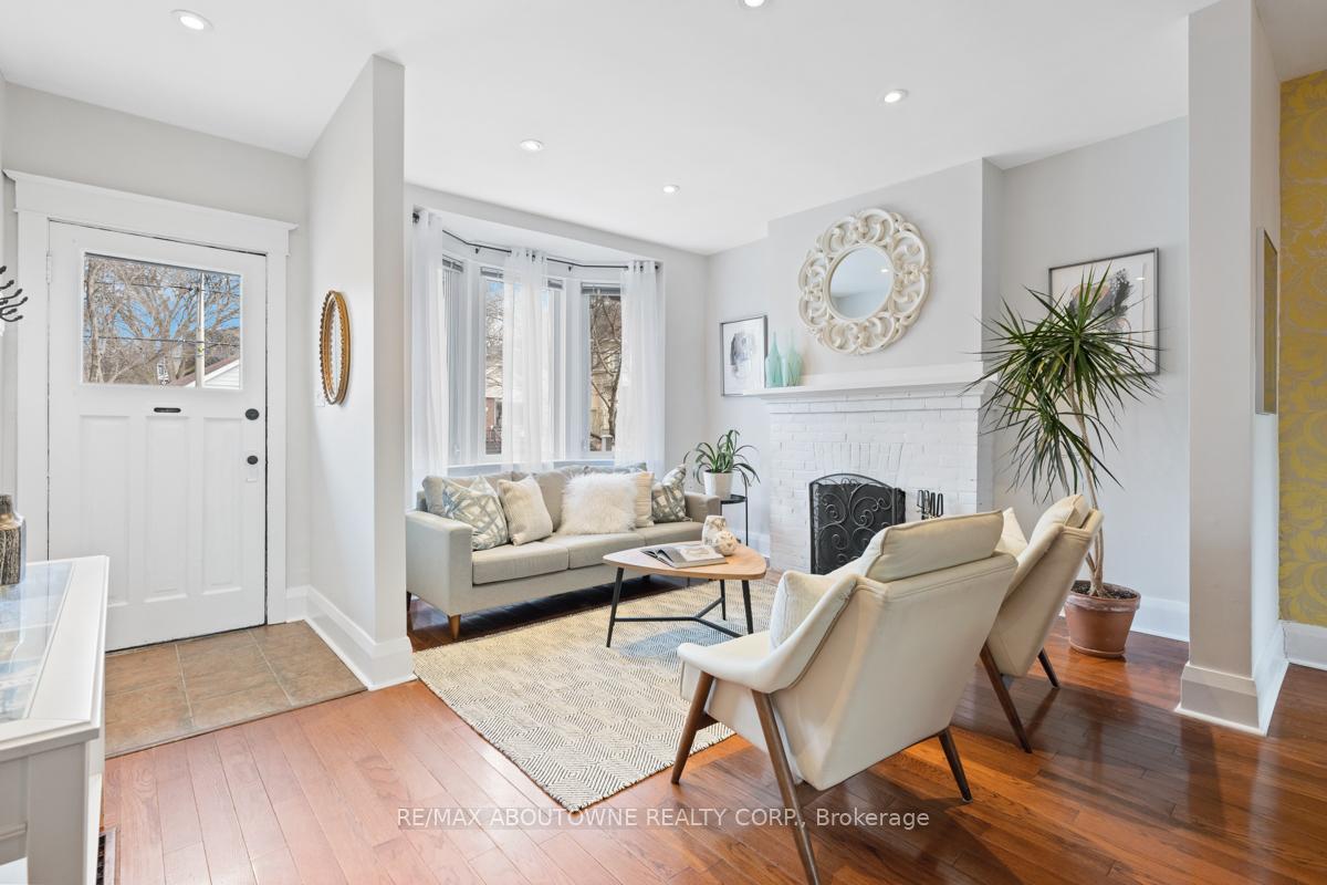 Photo 12 of 250 Lee Avenue, Toronto, The Beaches — HOMEH