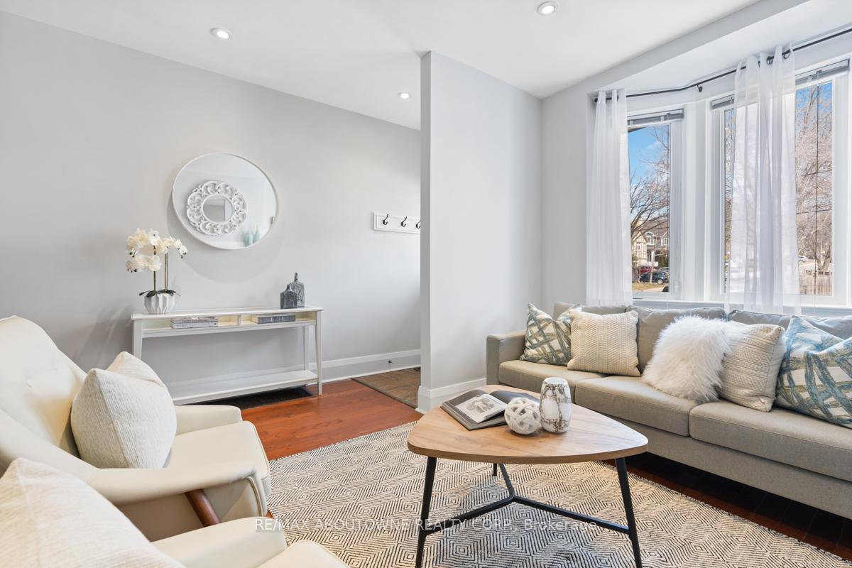 Photo 13 of 250 Lee Avenue, Toronto, The Beaches — HOMEH