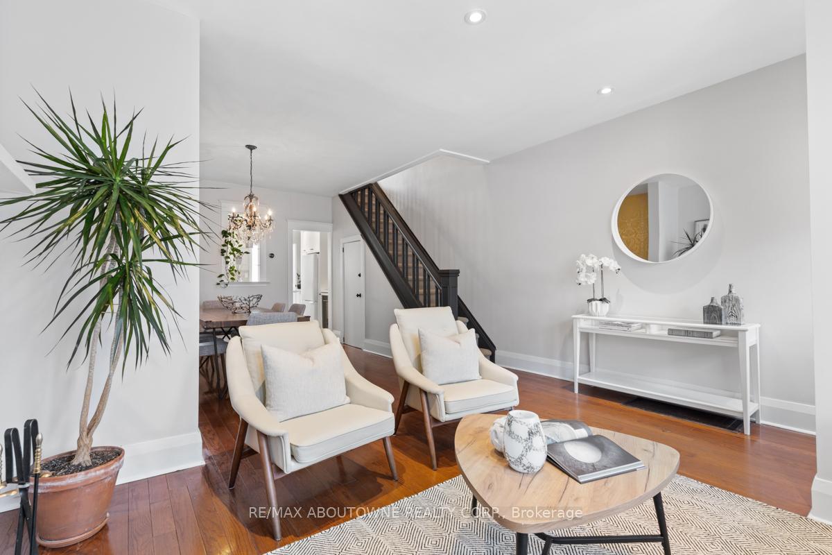 Photo 14 of 250 Lee Avenue, Toronto, The Beaches — HOMEH