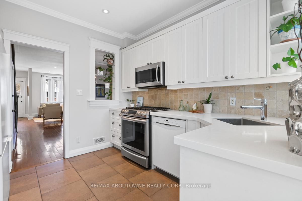 Photo 19 of 250 Lee Avenue, Toronto, The Beaches — HOMEH