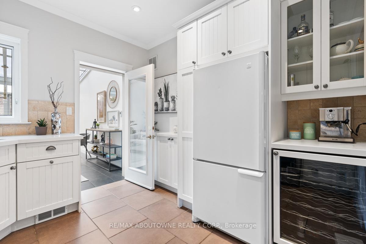 Photo 20 of 250 Lee Avenue, Toronto, The Beaches — HOMEH