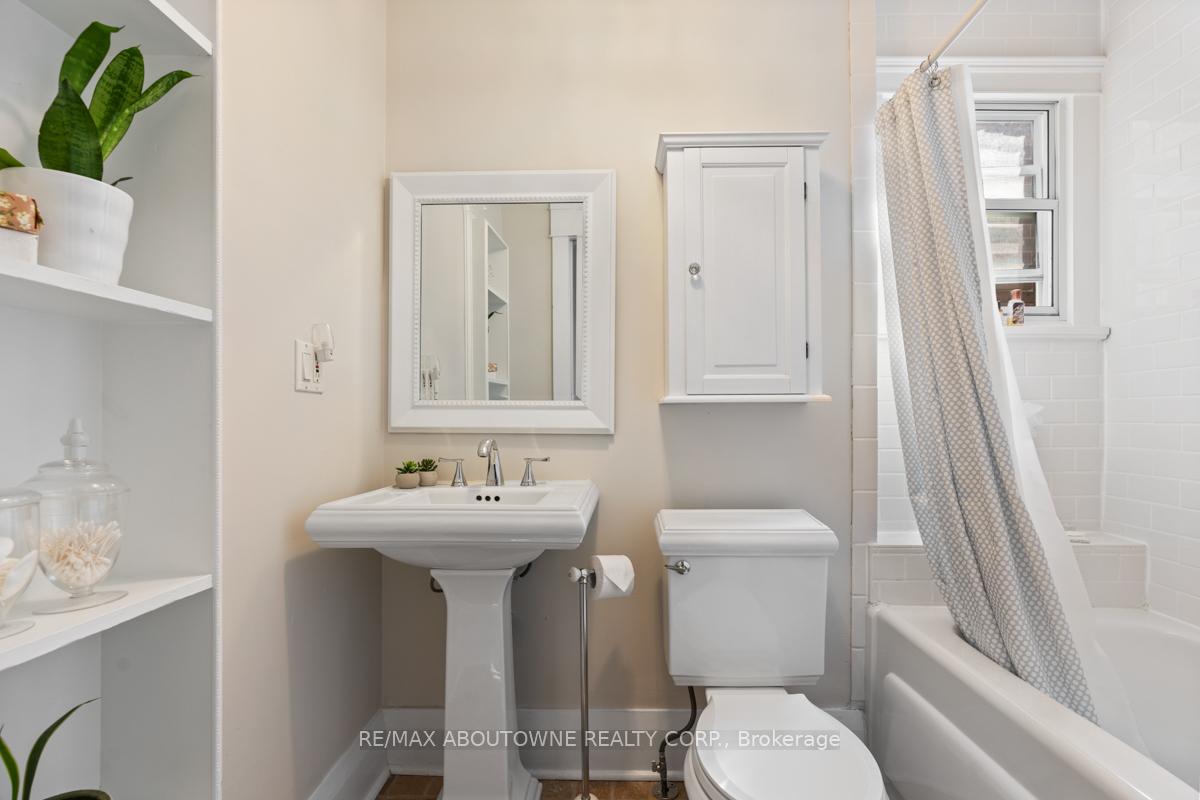 Photo 29 of 250 Lee Avenue, Toronto, The Beaches — HOMEH