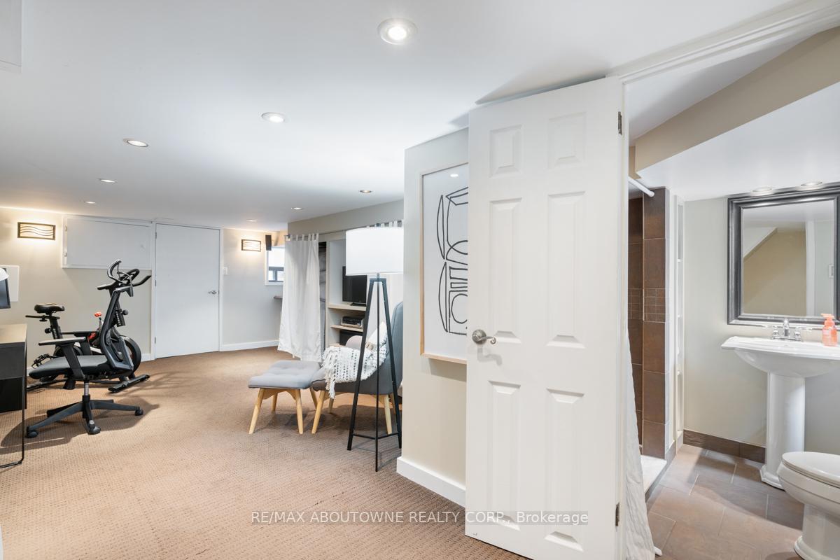 Photo 37 of 250 Lee Avenue, Toronto, The Beaches — HOMEH