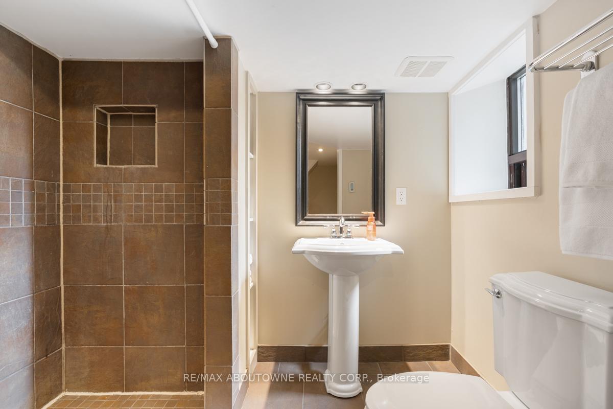 Photo 38 of 250 Lee Avenue, Toronto, The Beaches — HOMEH