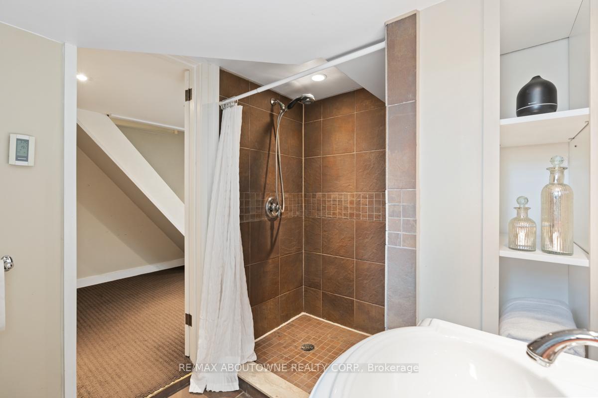 Photo 39 of 250 Lee Avenue, Toronto, The Beaches — HOMEH