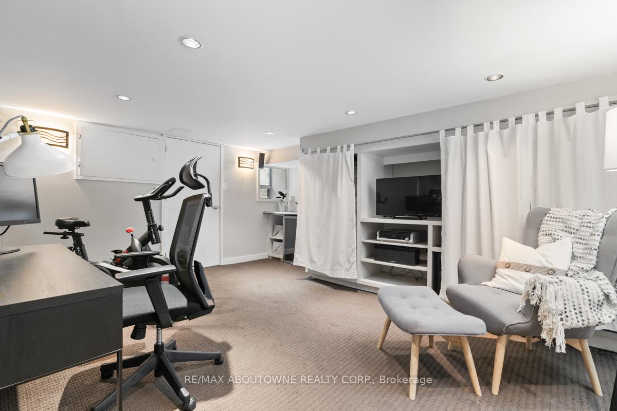 Photo 40 of 250 Lee Avenue, Toronto, The Beaches — HOMEH