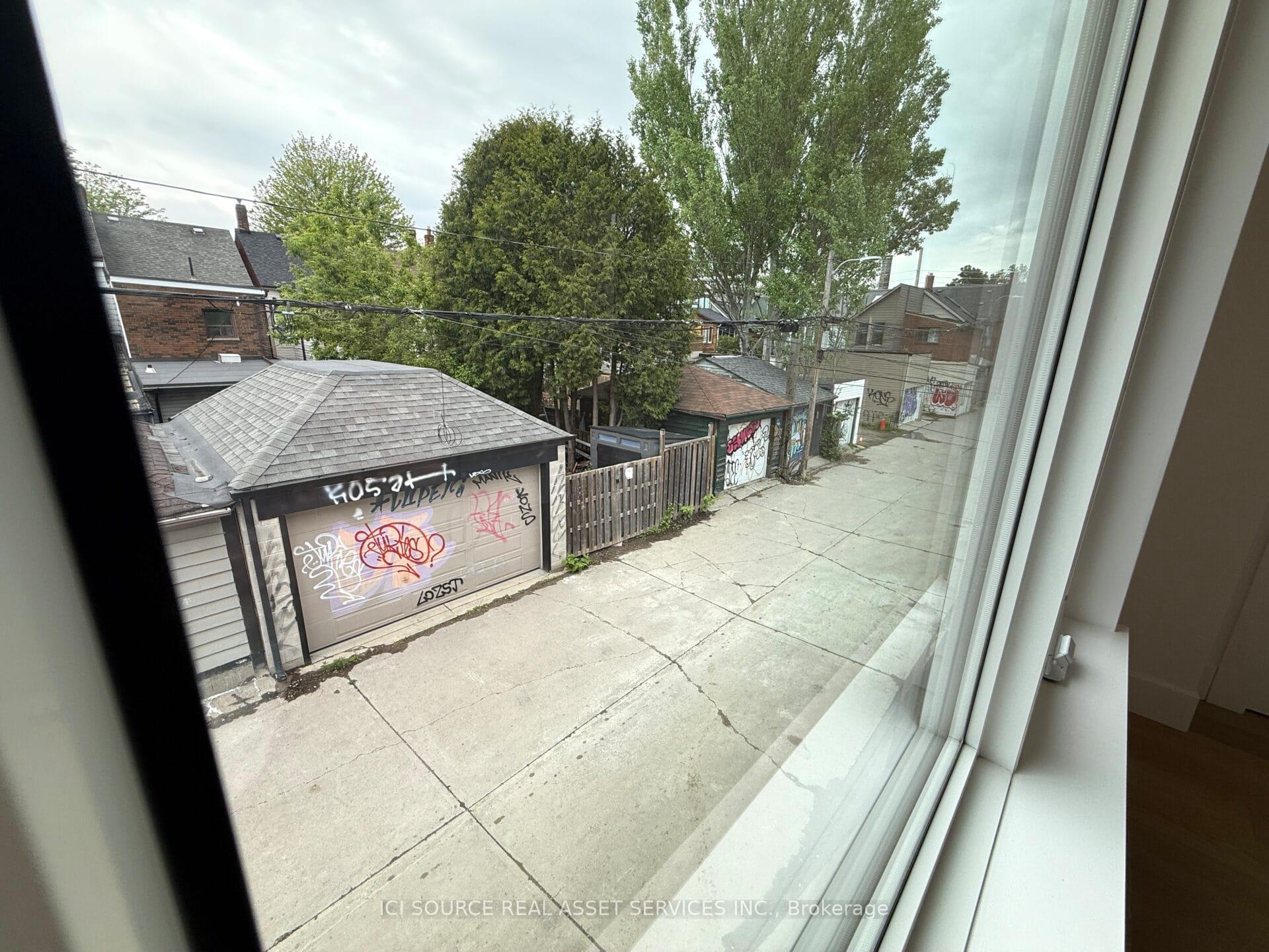 Photo 2 of Unit 4, 146 Brunswick Avenue, Toronto, University — HOMEH