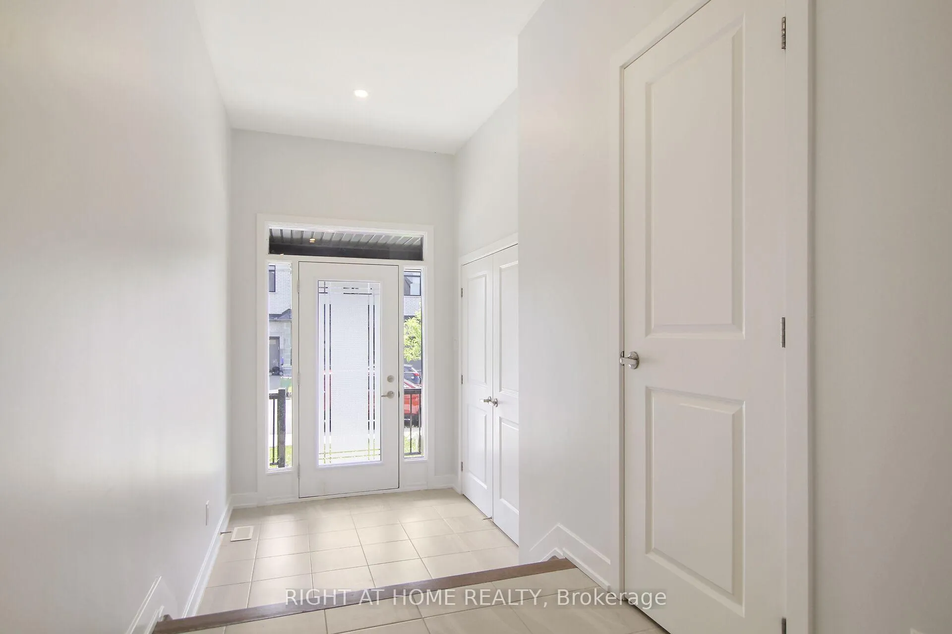 Photo 4 of 534 Corretto Place, Ottawa, Barrhaven - Heritage Park — HOMEH