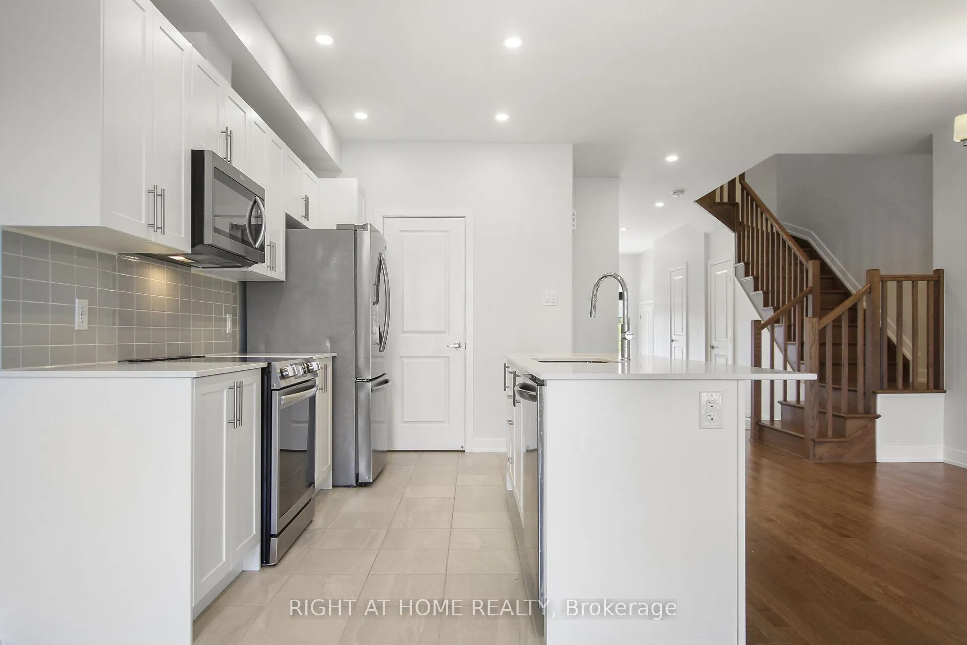 Photo 5 of 534 Corretto Place, Ottawa, Barrhaven - Heritage Park — HOMEH