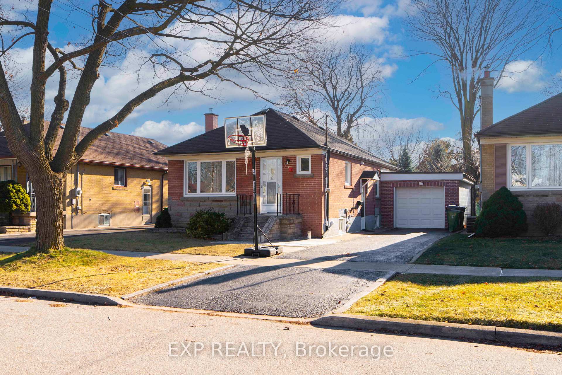 Photo 1 of 17 Camrose Crescent, Scarborough, Clairlea-Birchmount — HOMEH