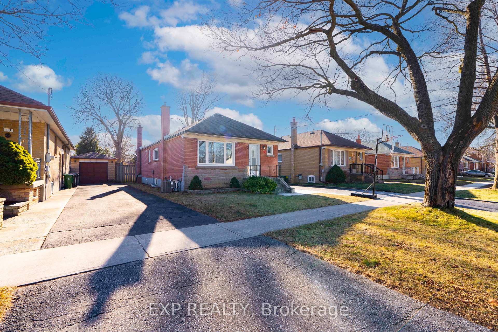 Photo 2 of 17 Camrose Crescent, Scarborough, Clairlea-Birchmount — HOMEH