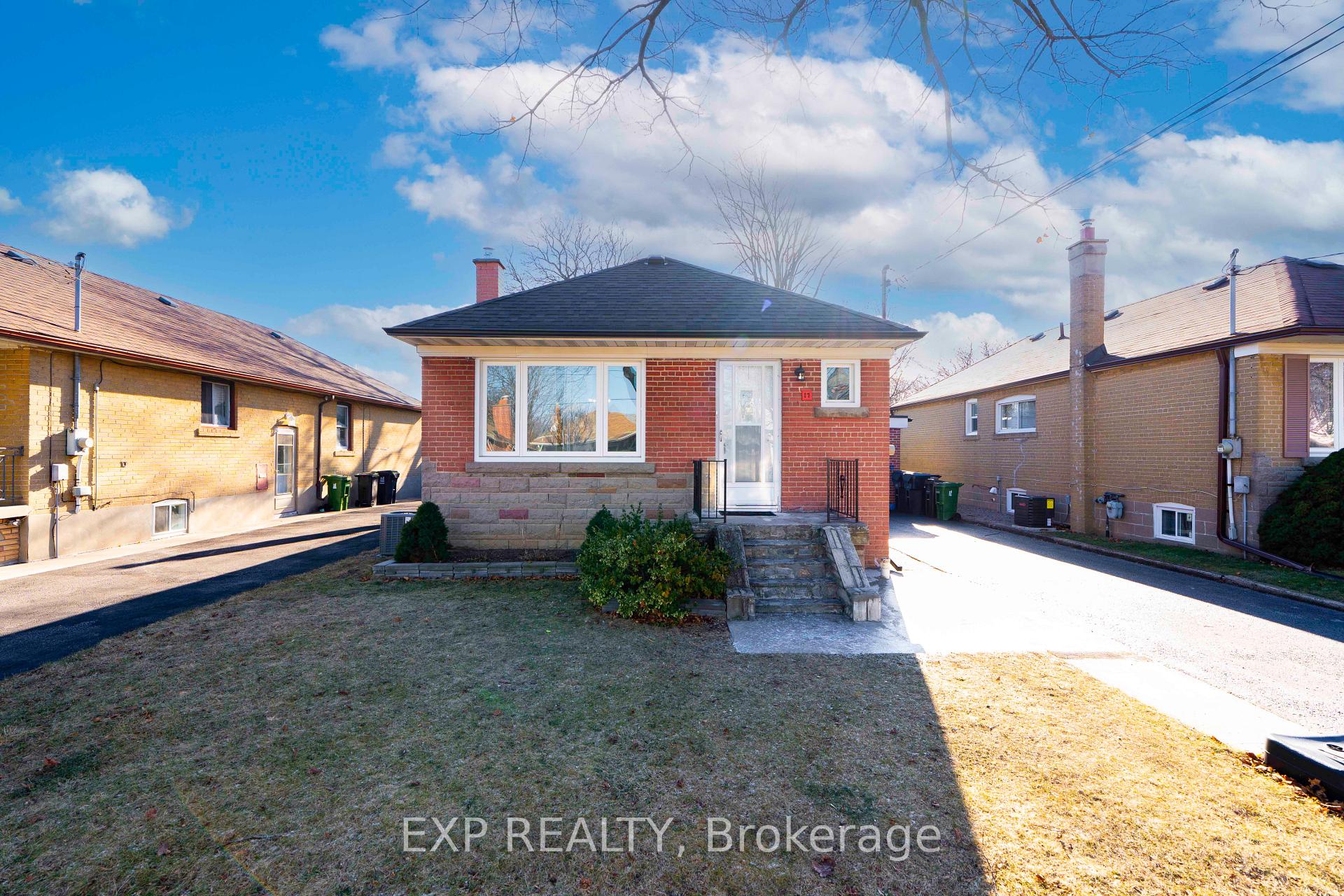 Photo 3 of 17 Camrose Crescent, Scarborough, Clairlea-Birchmount — HOMEH