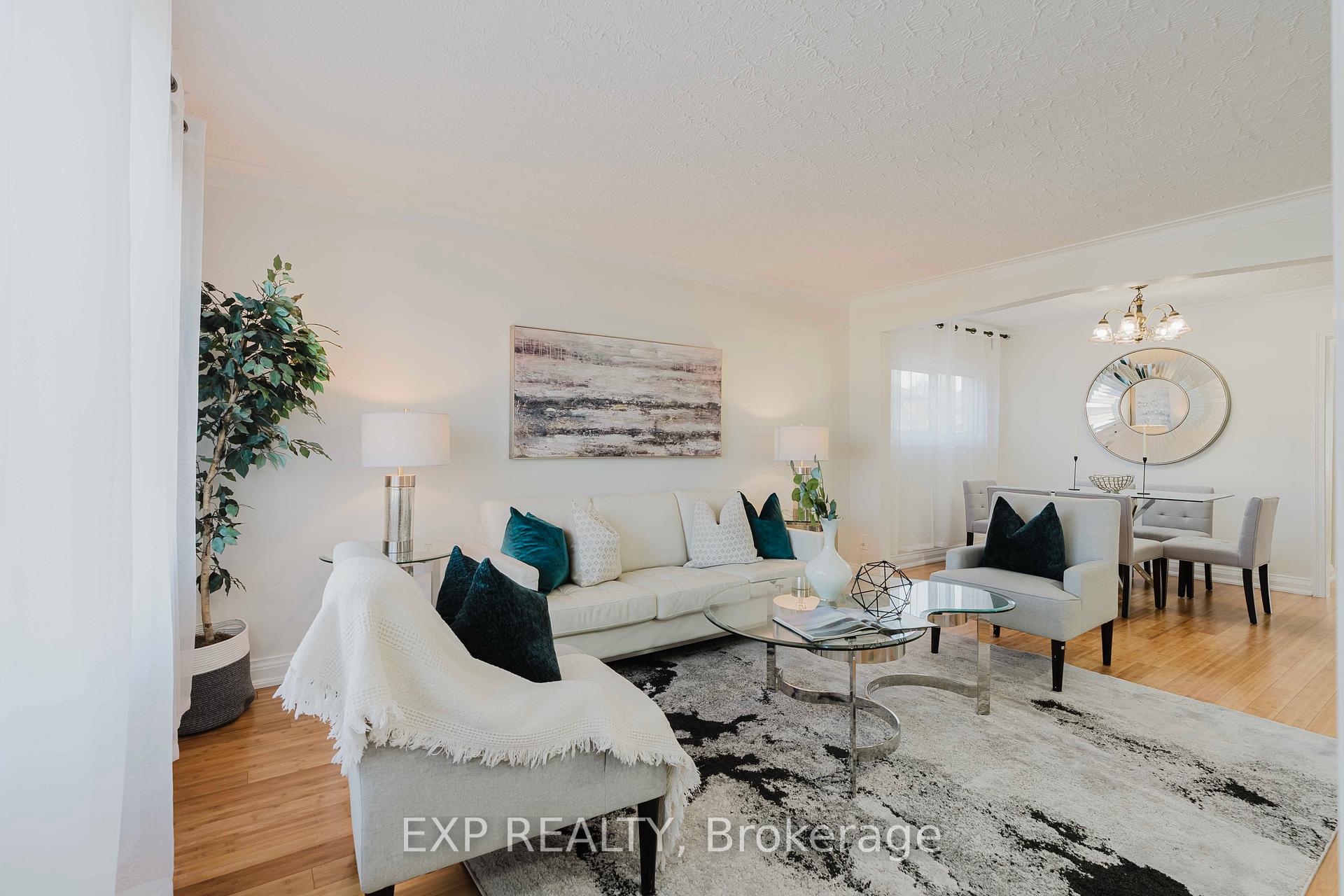 Photo 4 of 17 Camrose Crescent, Scarborough, Clairlea-Birchmount — HOMEH