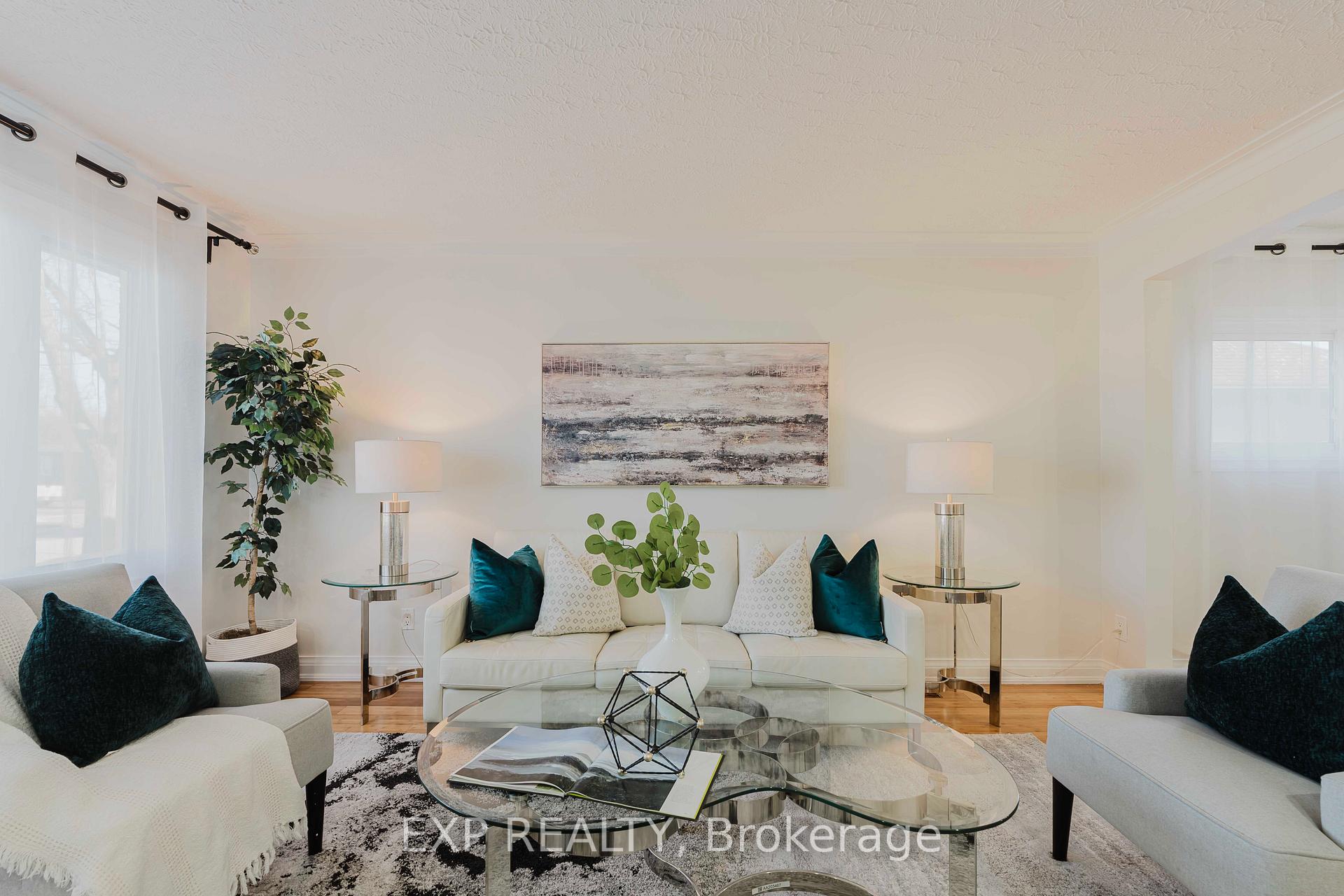 Photo 5 of 17 Camrose Crescent, Scarborough, Clairlea-Birchmount — HOMEH