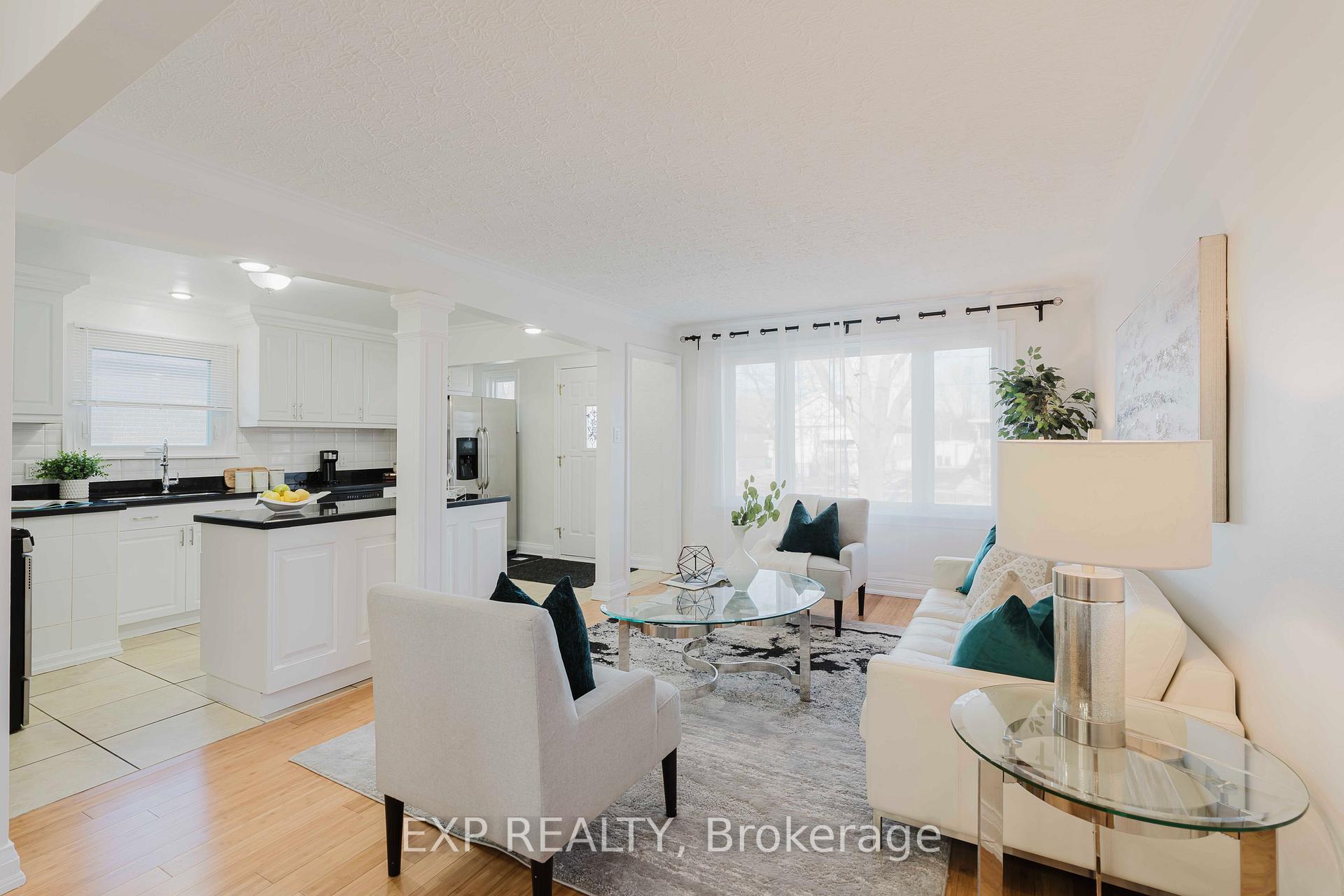Photo 6 of 17 Camrose Crescent, Scarborough, Clairlea-Birchmount — HOMEH