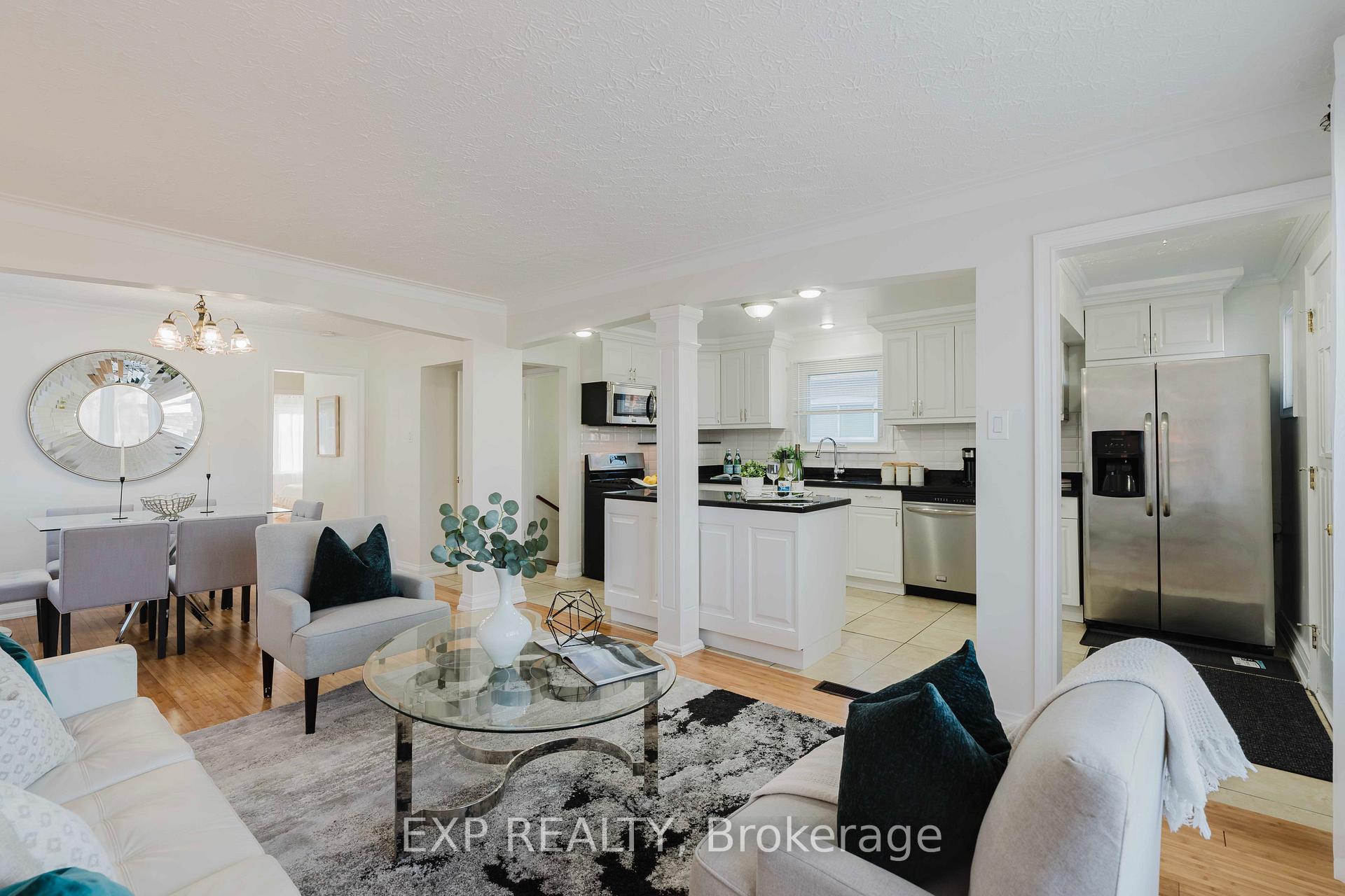Photo 7 of 17 Camrose Crescent, Scarborough, Clairlea-Birchmount — HOMEH