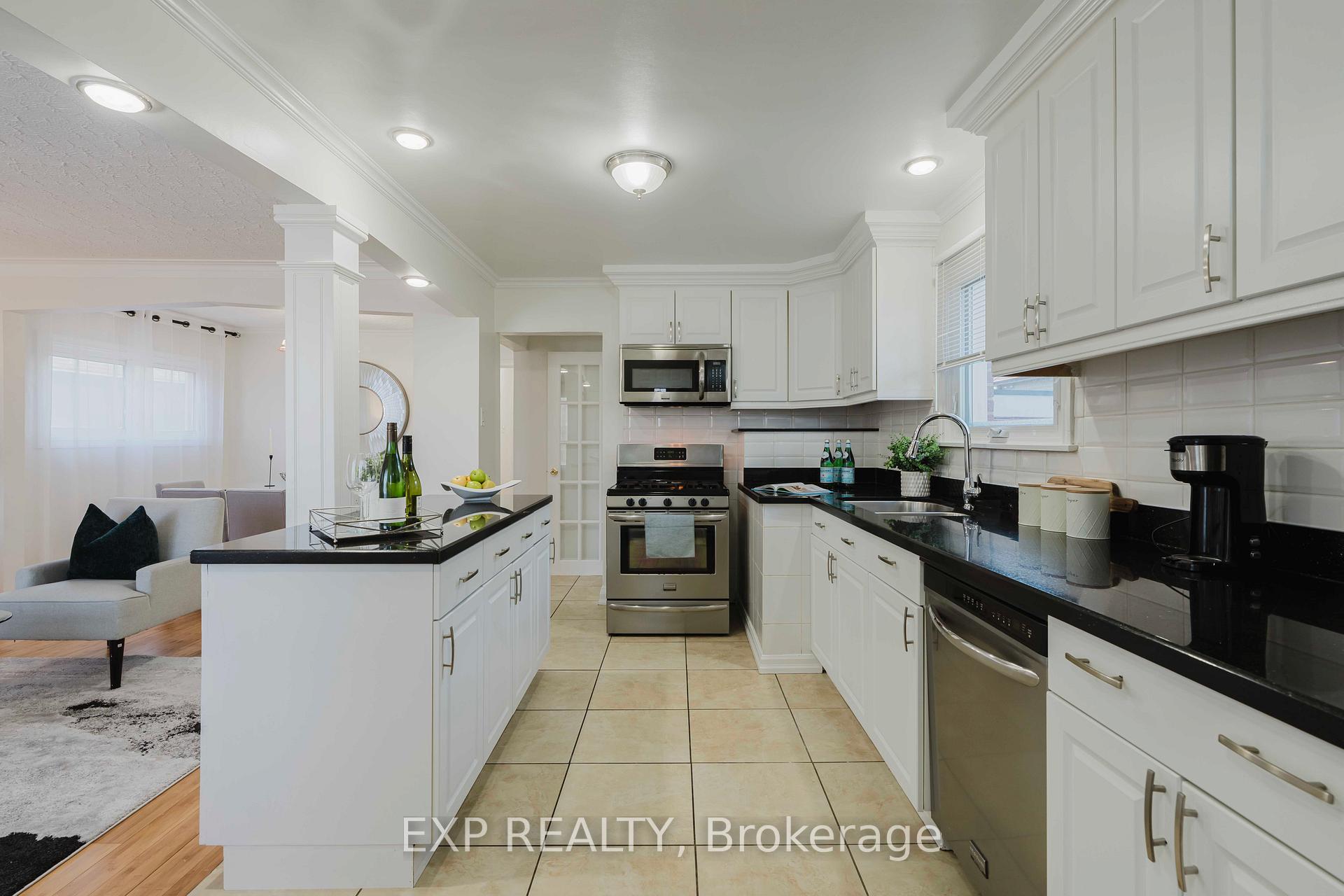 Photo 9 of 17 Camrose Crescent, Scarborough, Clairlea-Birchmount — HOMEH