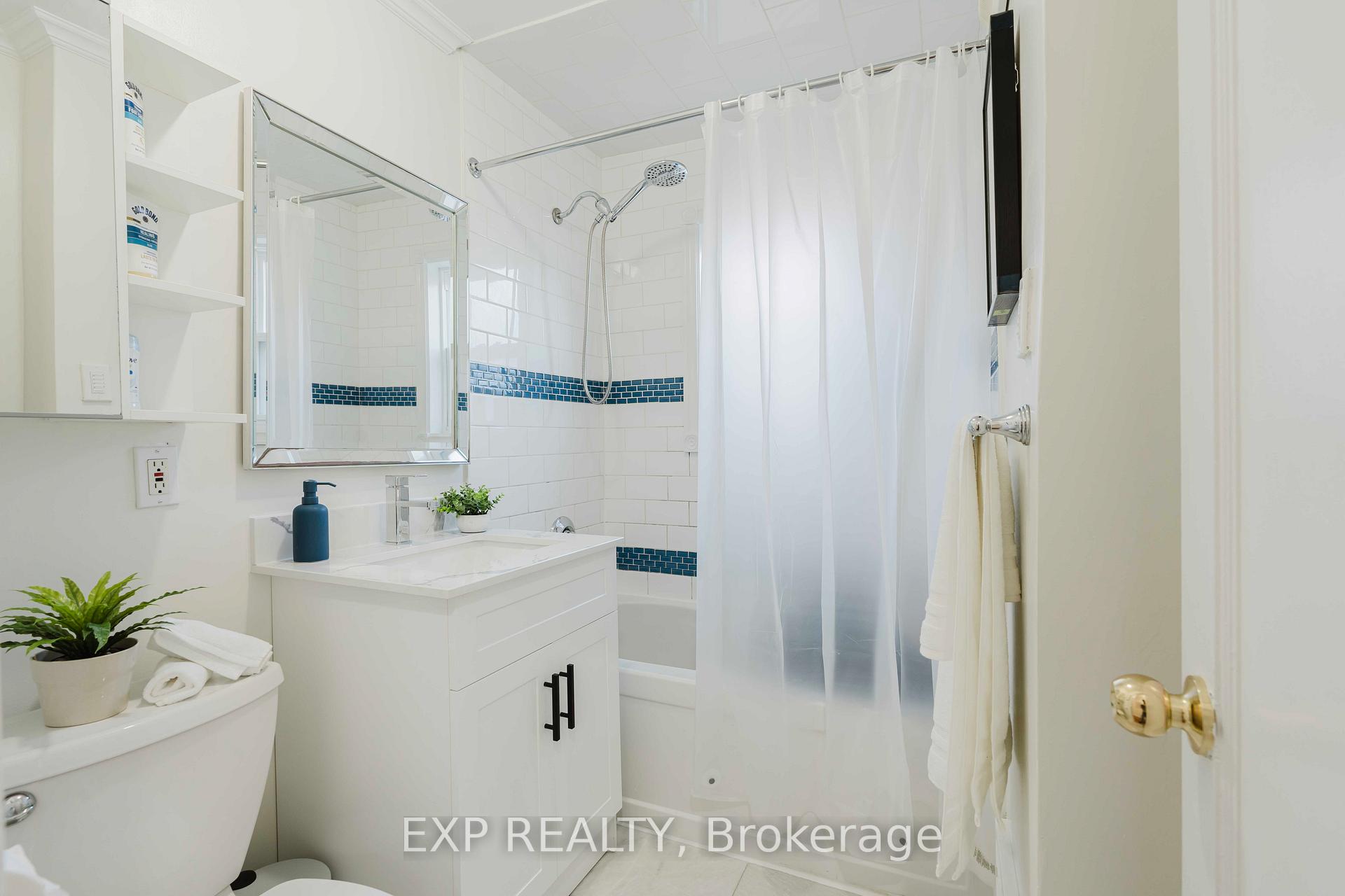 Photo 20 of 17 Camrose Crescent, Scarborough, Clairlea-Birchmount — HOMEH
