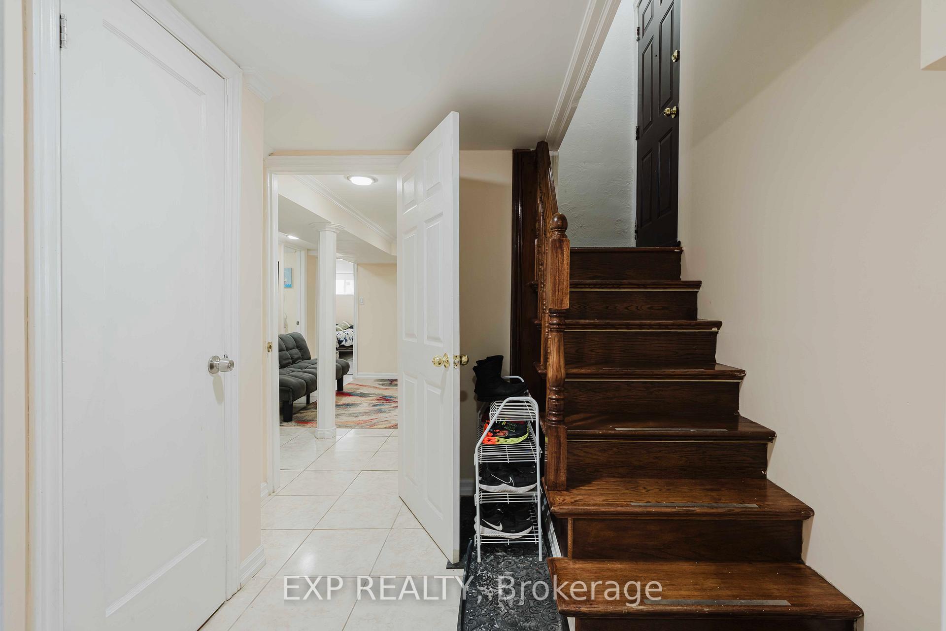 Photo 21 of 17 Camrose Crescent, Scarborough, Clairlea-Birchmount — HOMEH