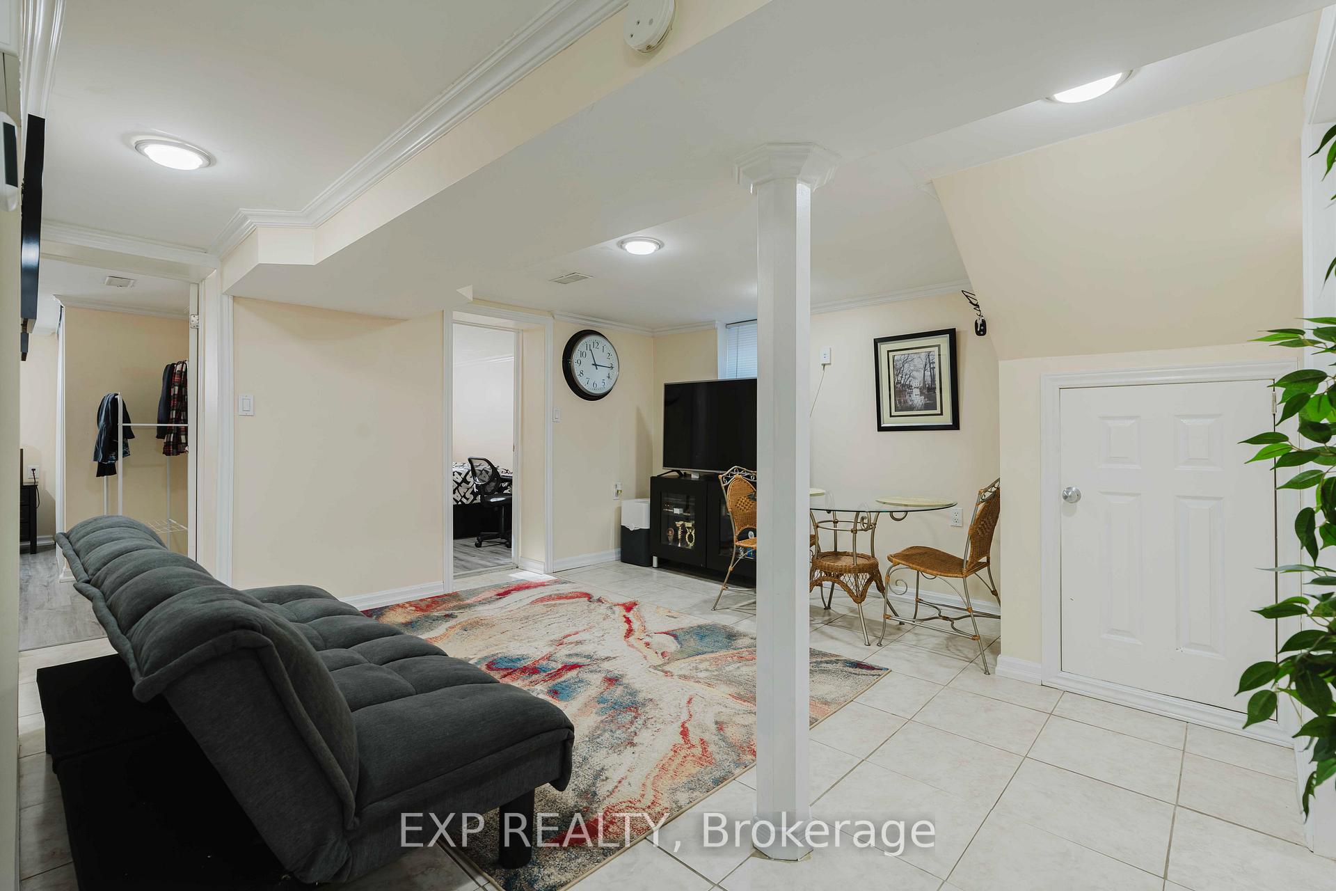 Photo 23 of 17 Camrose Crescent, Scarborough, Clairlea-Birchmount — HOMEH