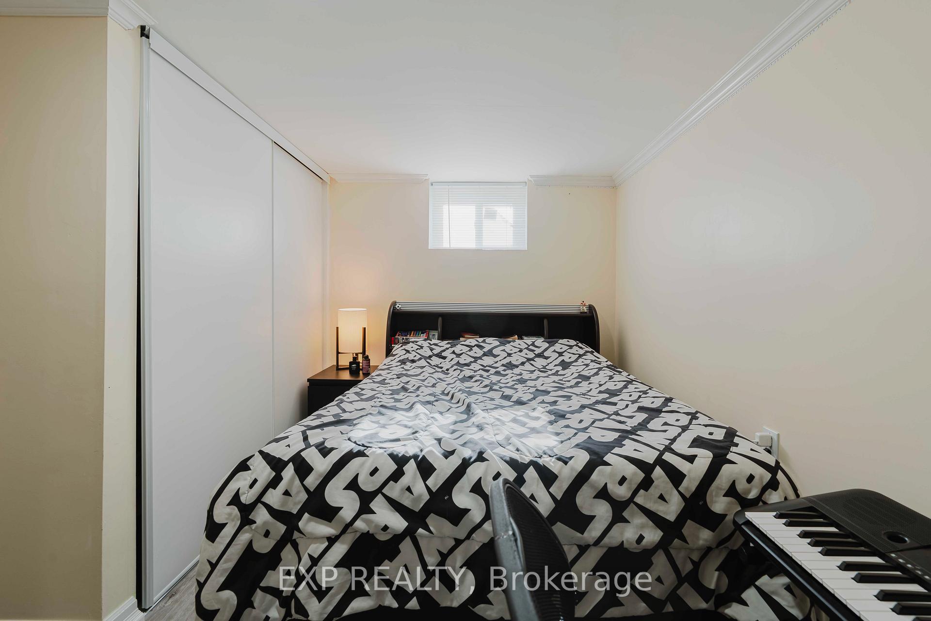 Photo 25 of 17 Camrose Crescent, Scarborough, Clairlea-Birchmount — HOMEH