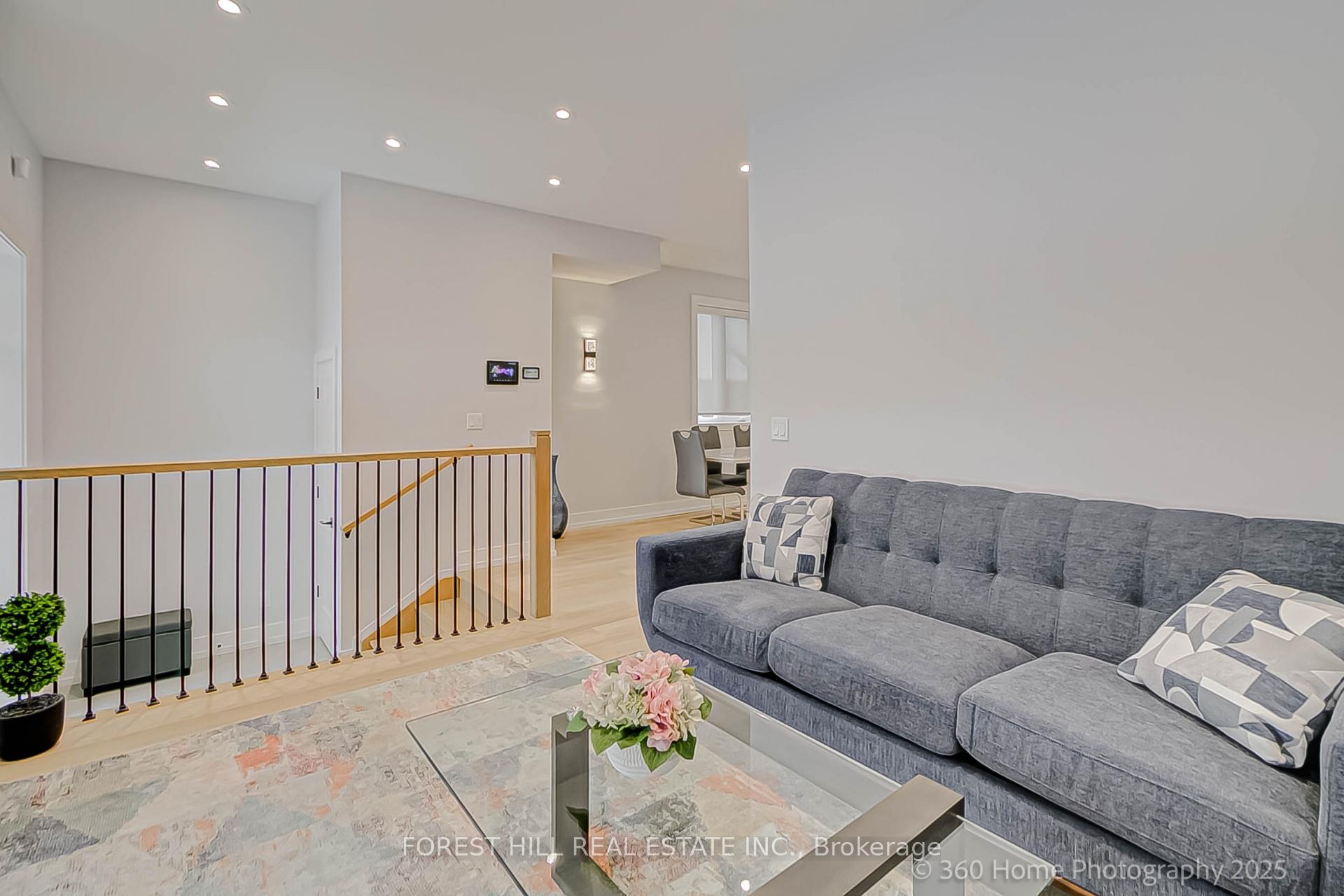 Photo 4 of 896 Coxwell Avenue, Toronto, Danforth Village-East York — HOMEH
