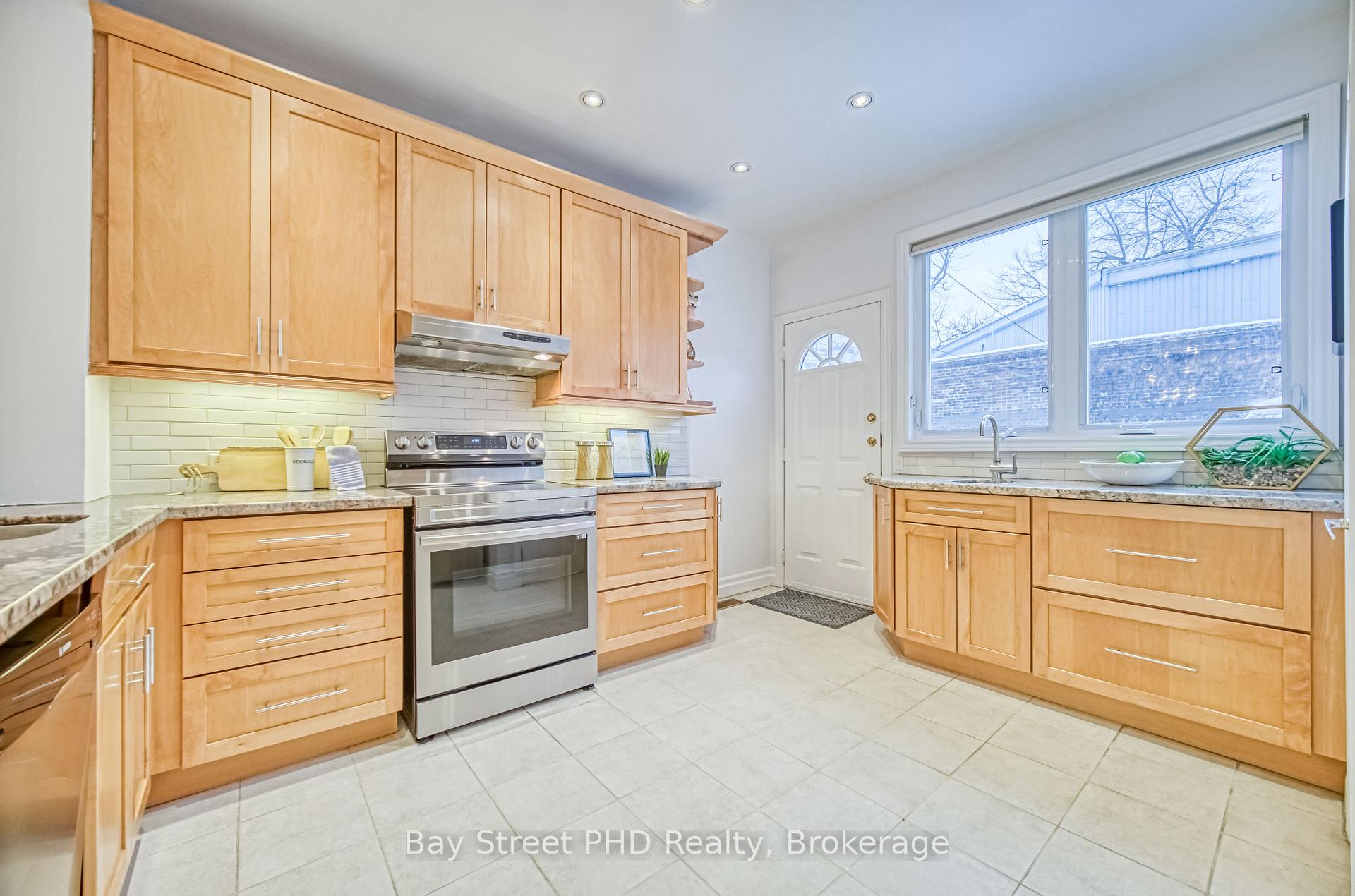 Photo 10 of 879 Logan Avenue, Toronto, North Riverdale — HOMEH