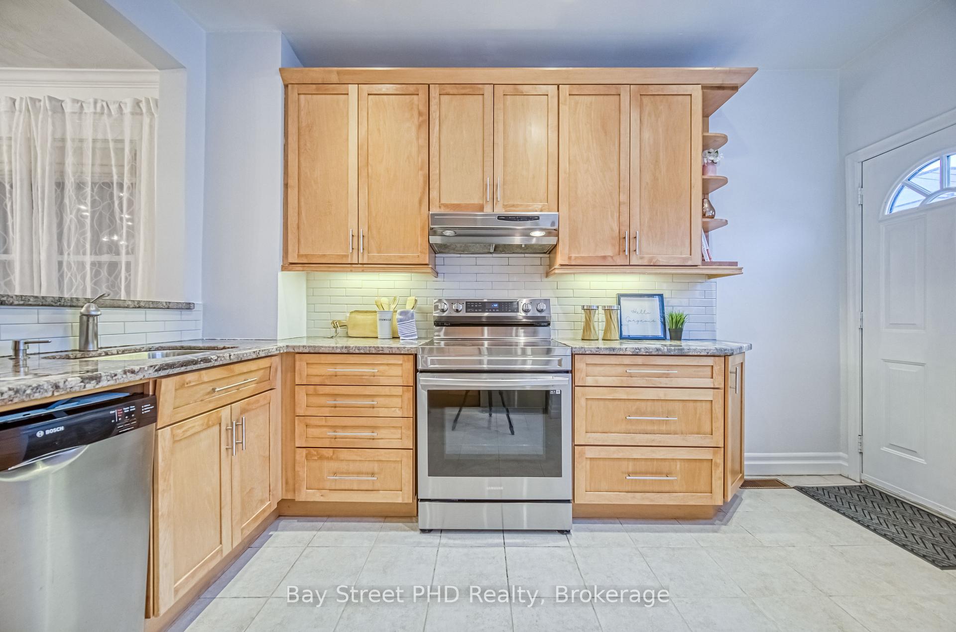 Photo 11 of 879 Logan Avenue, Toronto, North Riverdale — HOMEH