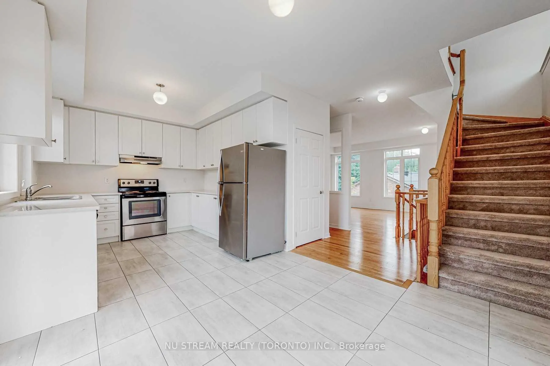 Photo 5 of 2 Sidaway Lane, Ajax, Central — HOMEH