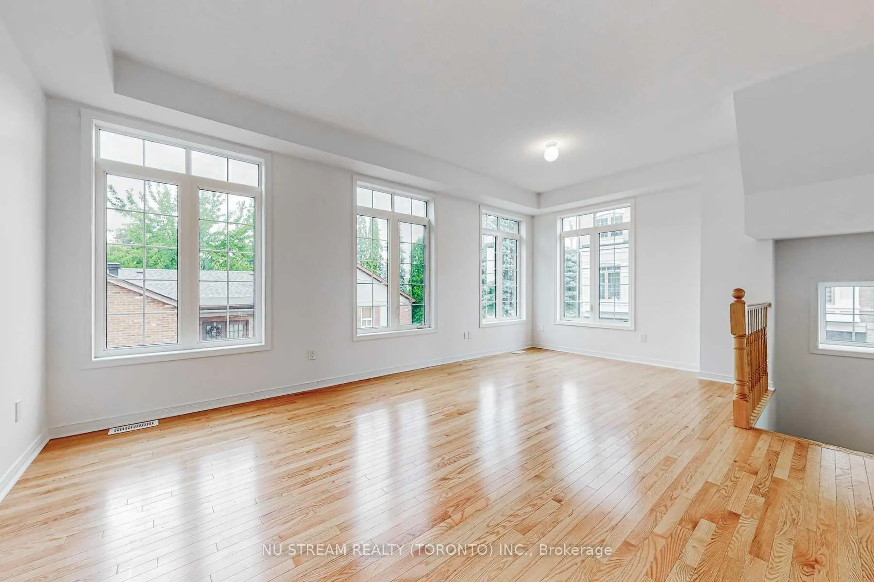 Photo 6 of 2 Sidaway Lane, Ajax, Central — HOMEH
