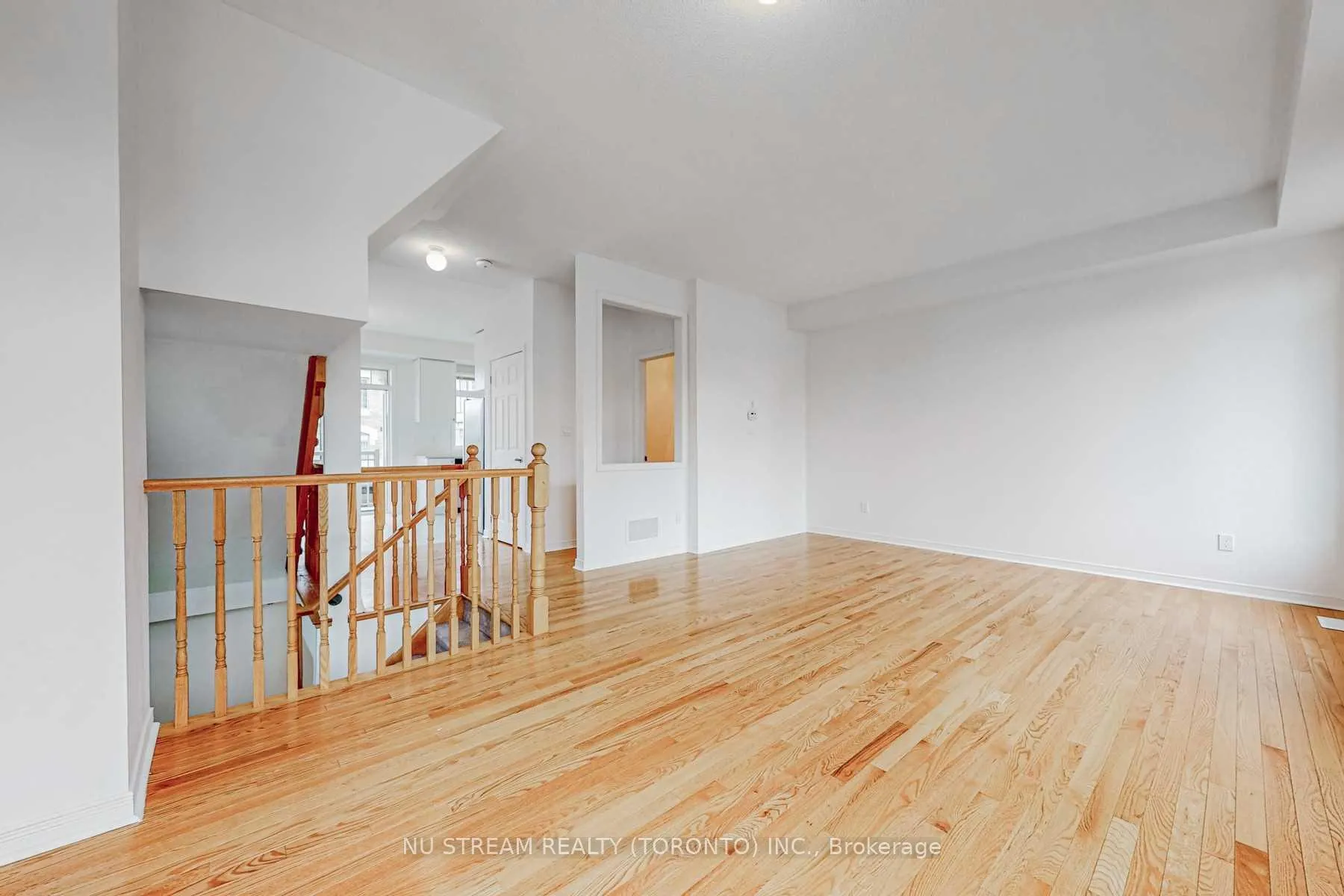 Photo 7 of 2 Sidaway Lane, Ajax, Central — HOMEH