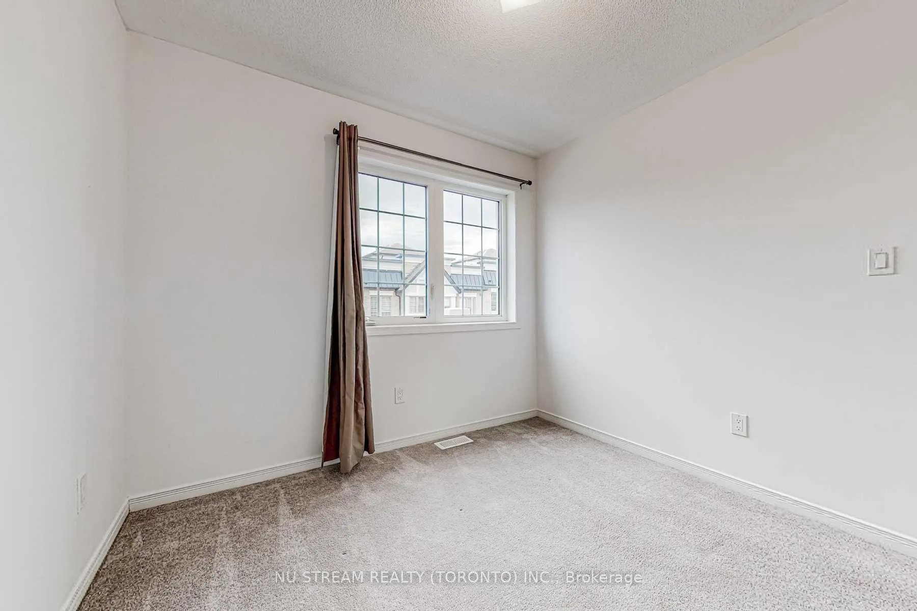 Photo 8 of 2 Sidaway Lane, Ajax, Central — HOMEH