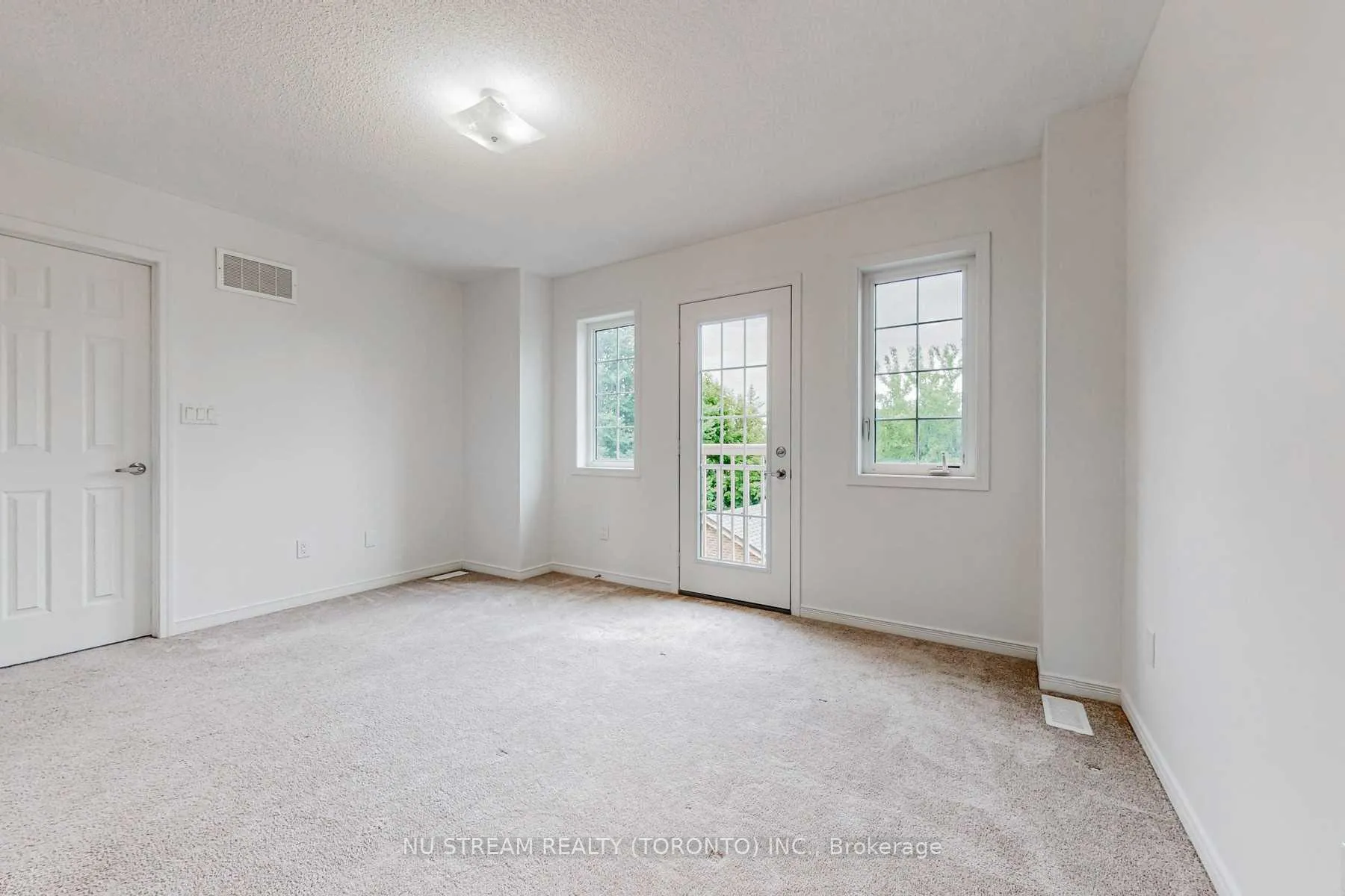 Photo 11 of 2 Sidaway Lane, Ajax, Central — HOMEH