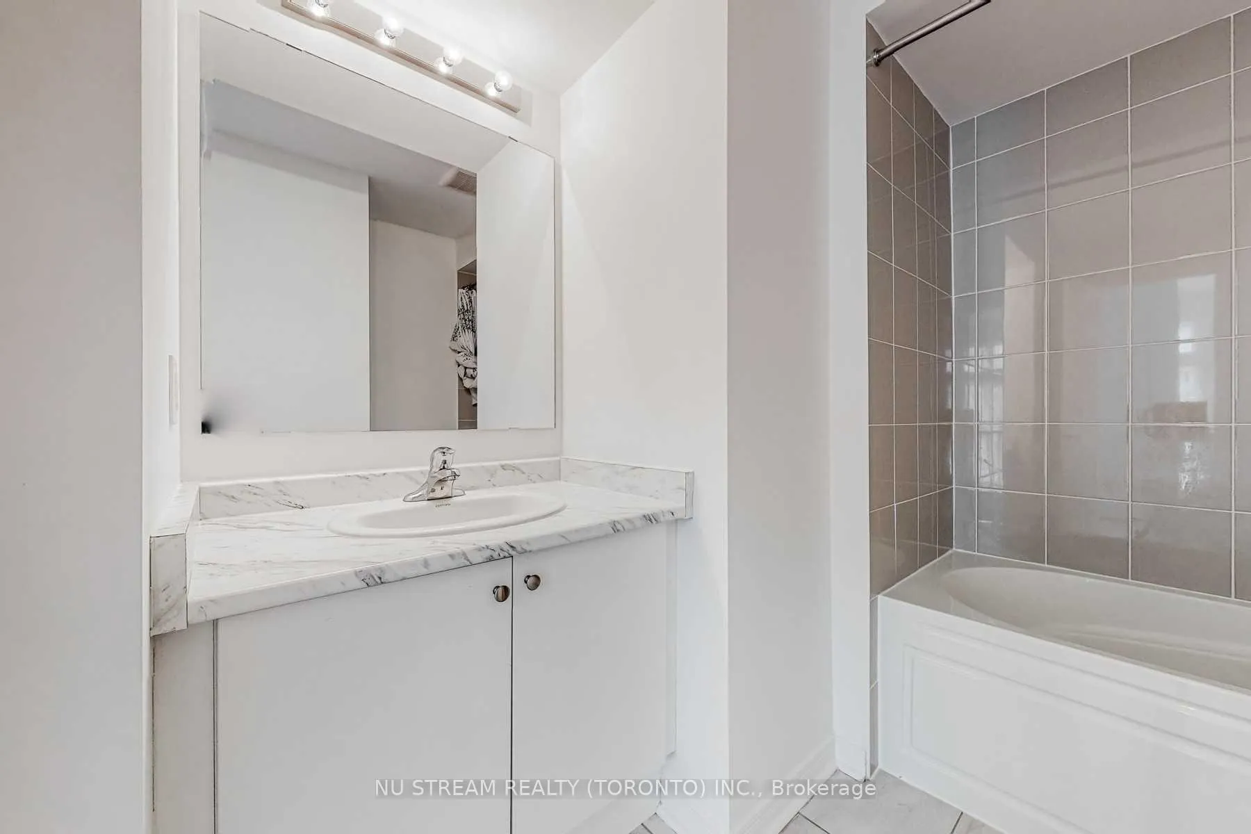 Photo 13 of 2 Sidaway Lane, Ajax, Central — HOMEH