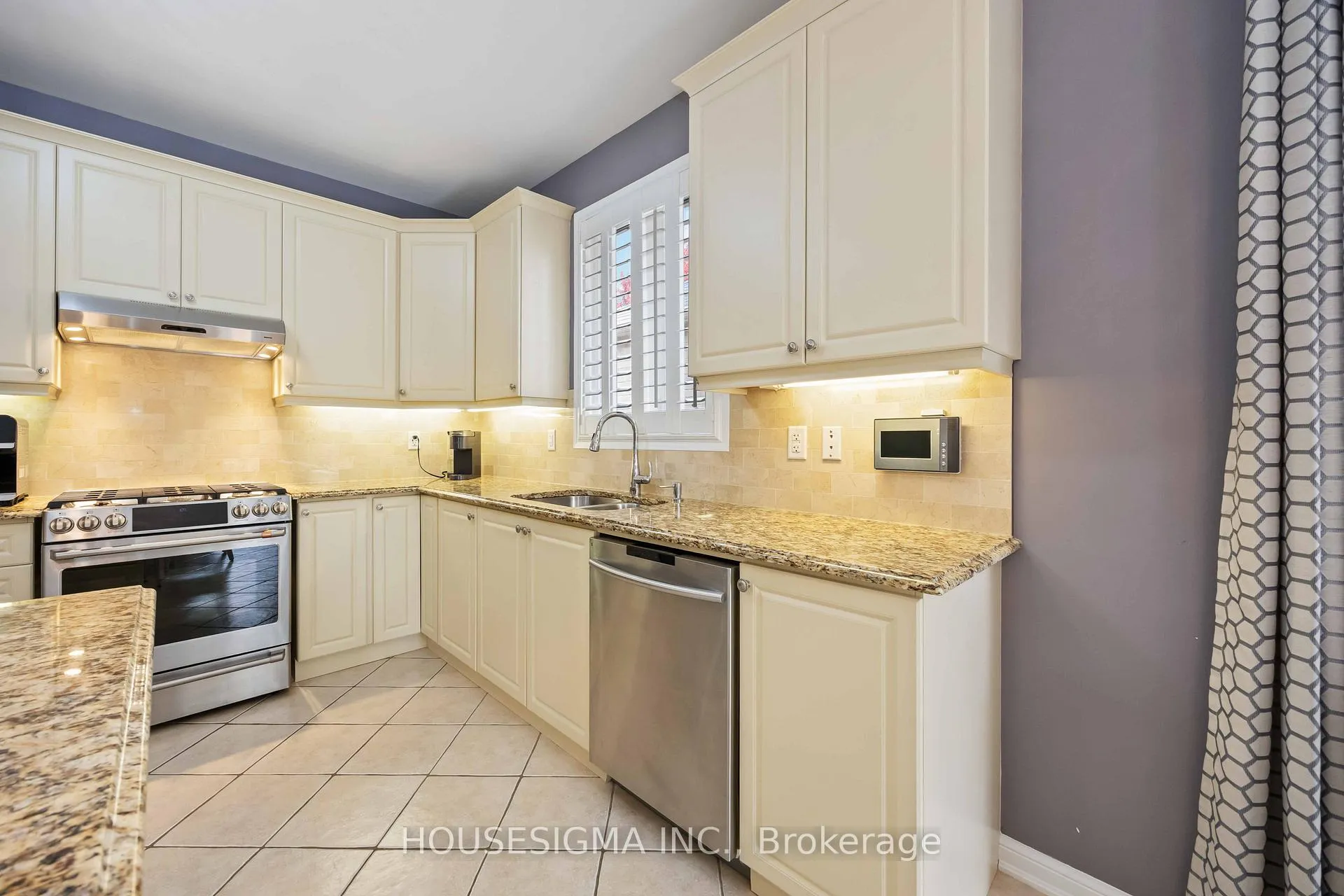 Photo 8 of 15 Paddison Place, New Tecumseth, Alliston — HOMEH
